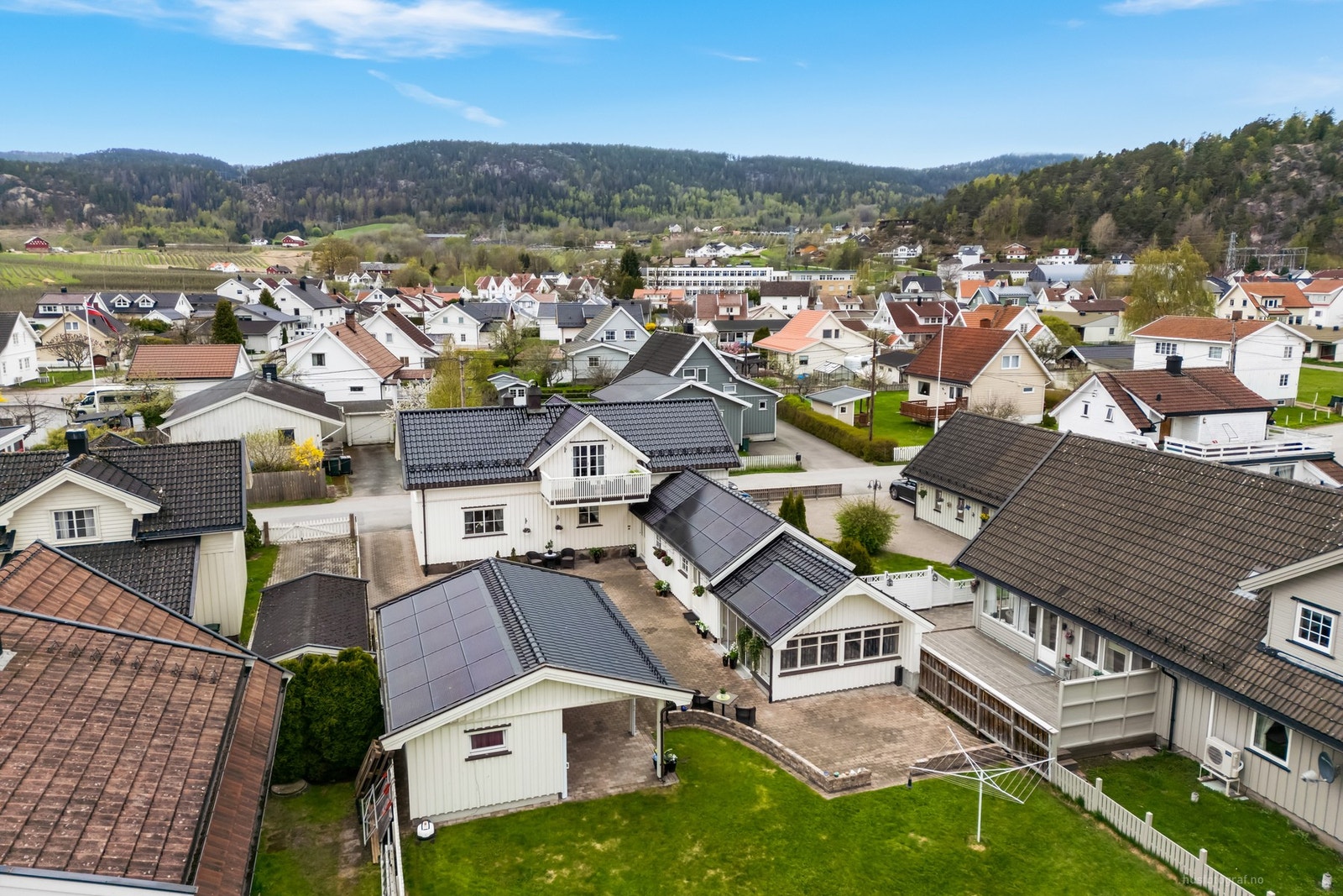 I 2021 ble det installert et moderne solcelleanlegg på taket, som bidrar til miljøvennlig energiproduksjon og reduserte strømkostnader Galleribilde