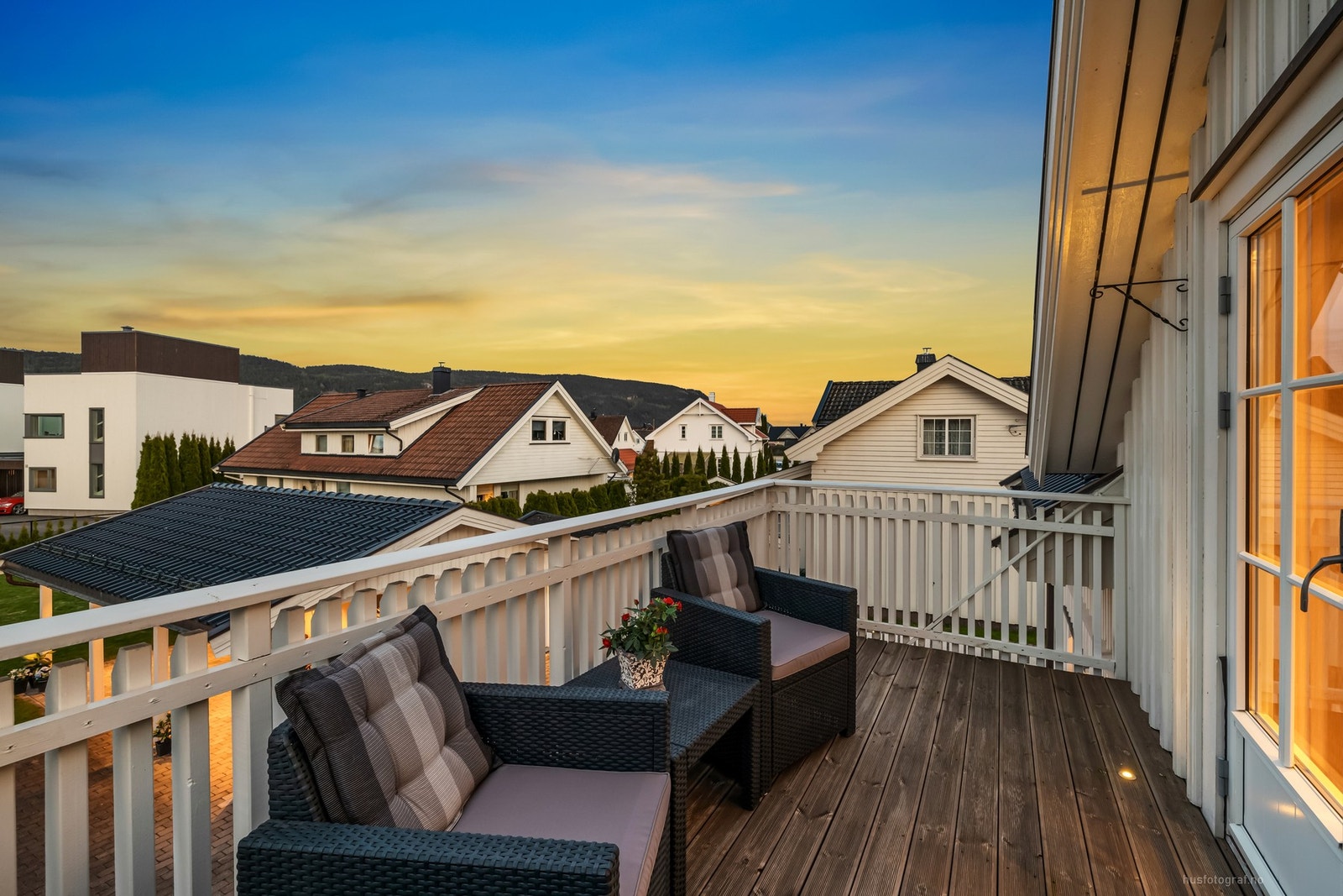 Fra loftstuen er det utgang til østvendt balkong på ca. 8 kvm Galleribilde