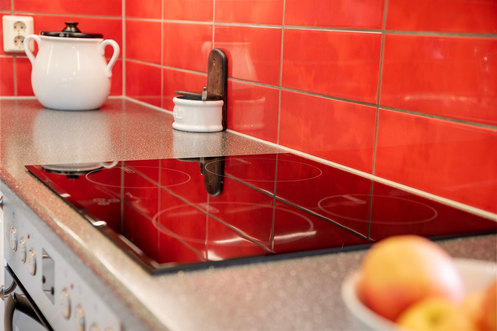 Integrerte hvitevarer på kjøkkenet Galleribilde