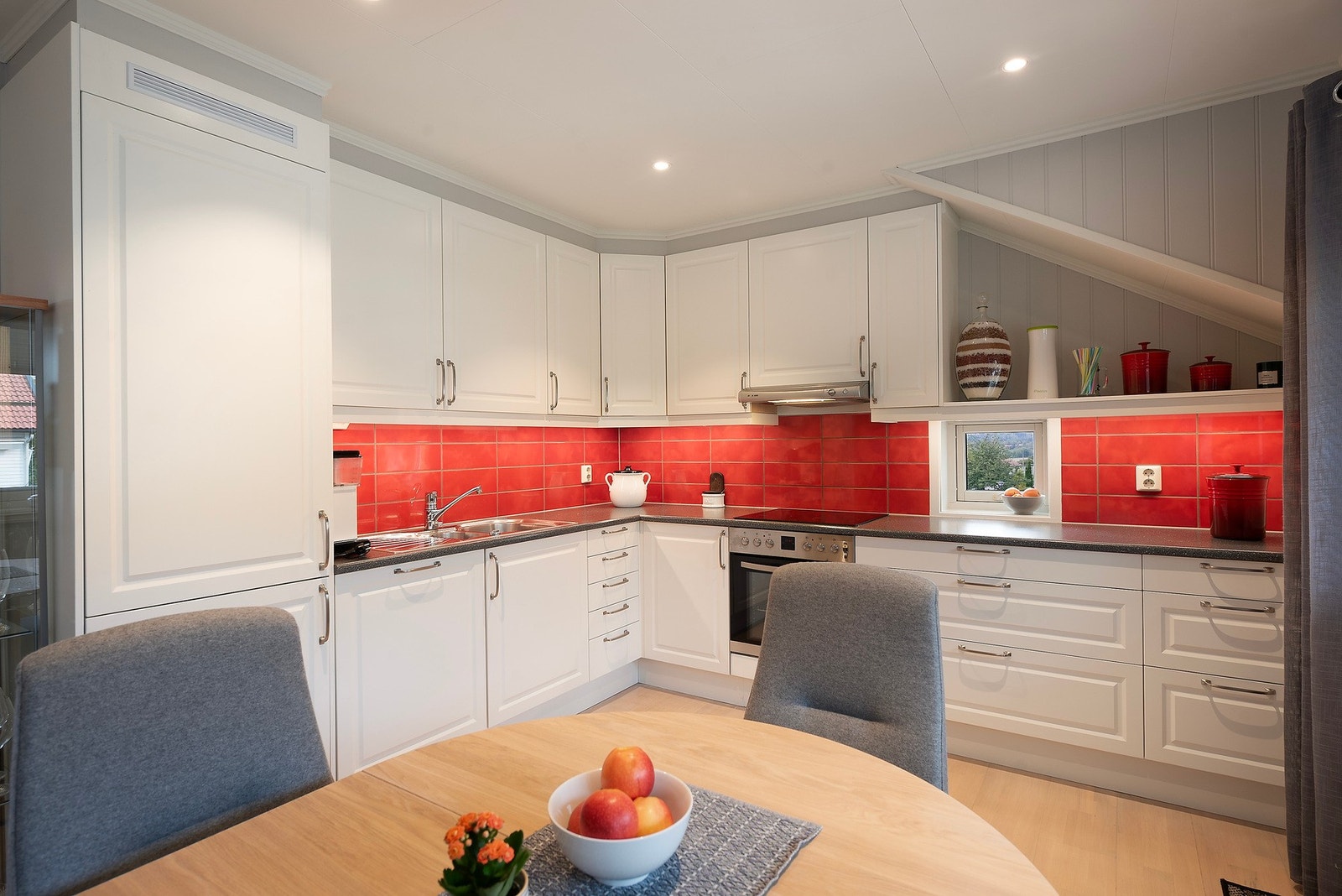 En sentralt beliggende leilighet med gjennomtenkt planløsning og smarte løsninger som utnytter plassen maksimalt Galleribilde