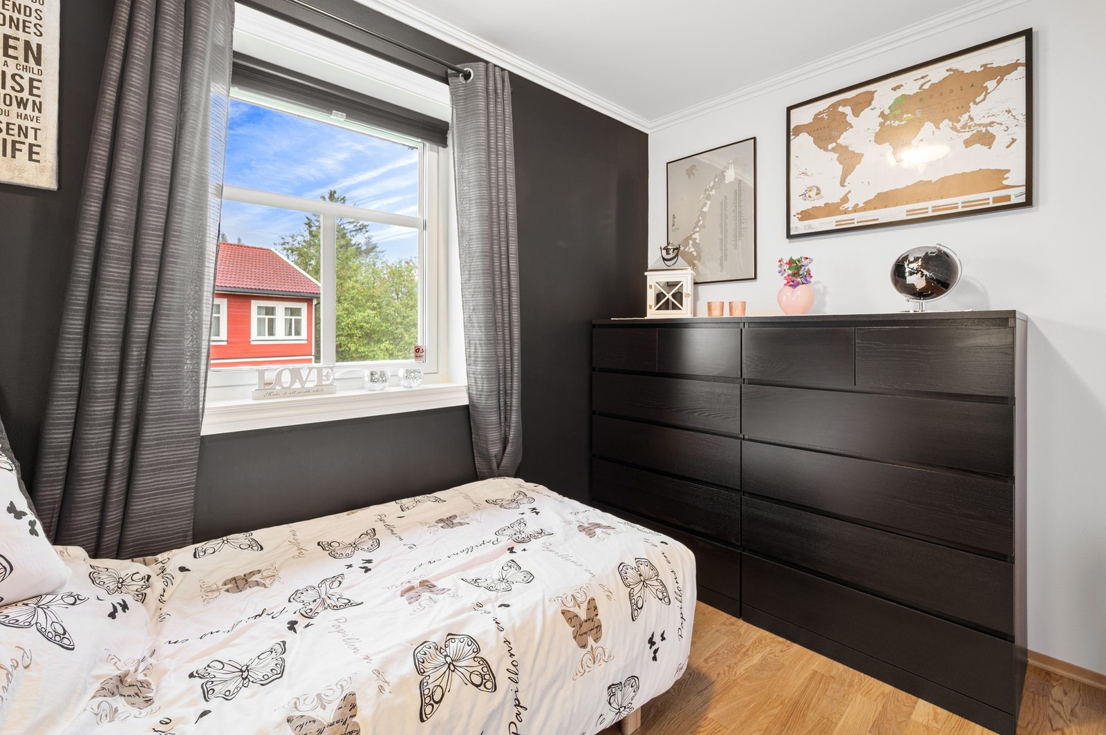 Leiligheten har godt med oppbevaringsplass i innvendig bod samt sportsbod i kjeller. Galleribilde