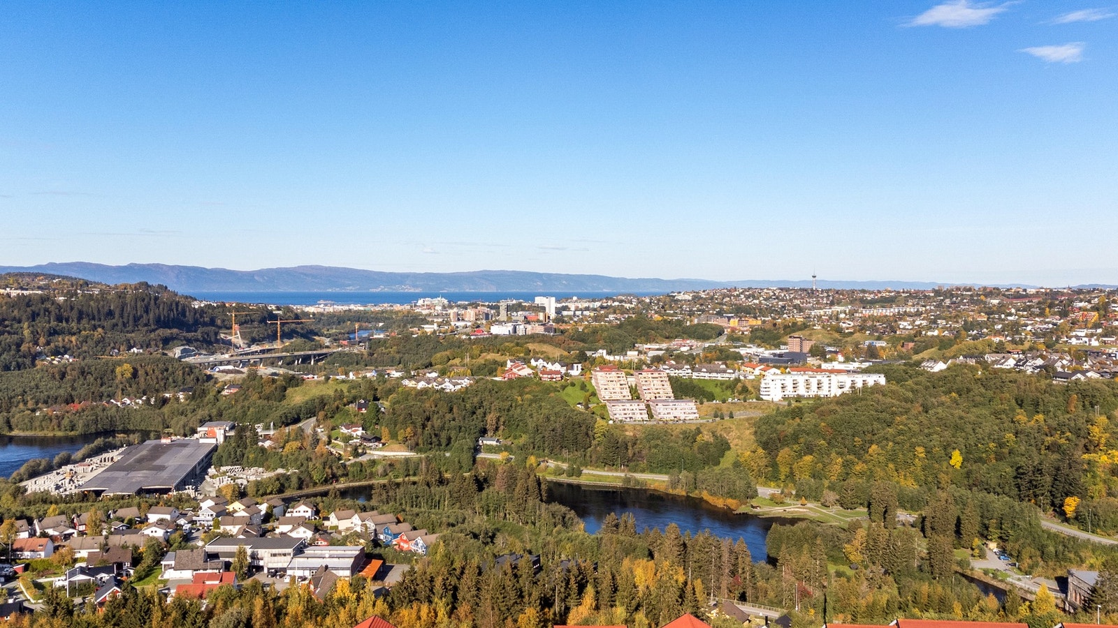Utsikt fra boligfeltet over Trondheim og nidelva. Galleribilde