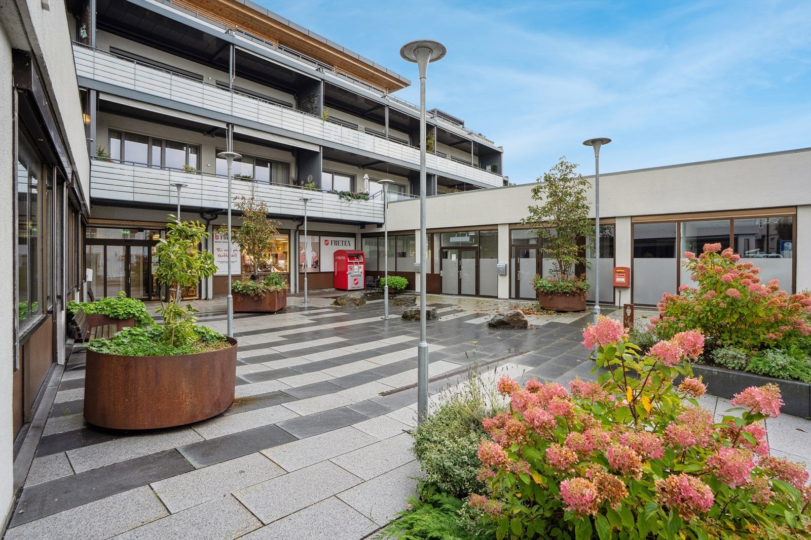 Storgata 18 med næringslokaler i 1. etasje og leiligheter over. Galleribilde