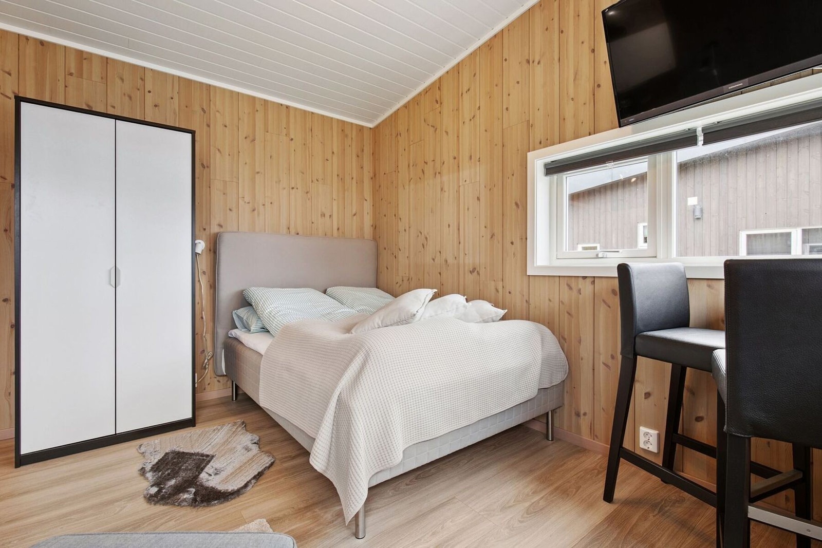 Annekset er av god størrelse med sine 18 kvadratmeter. Her får du også mye lysinnslipp samt generøs takhøyde. Galleribilde