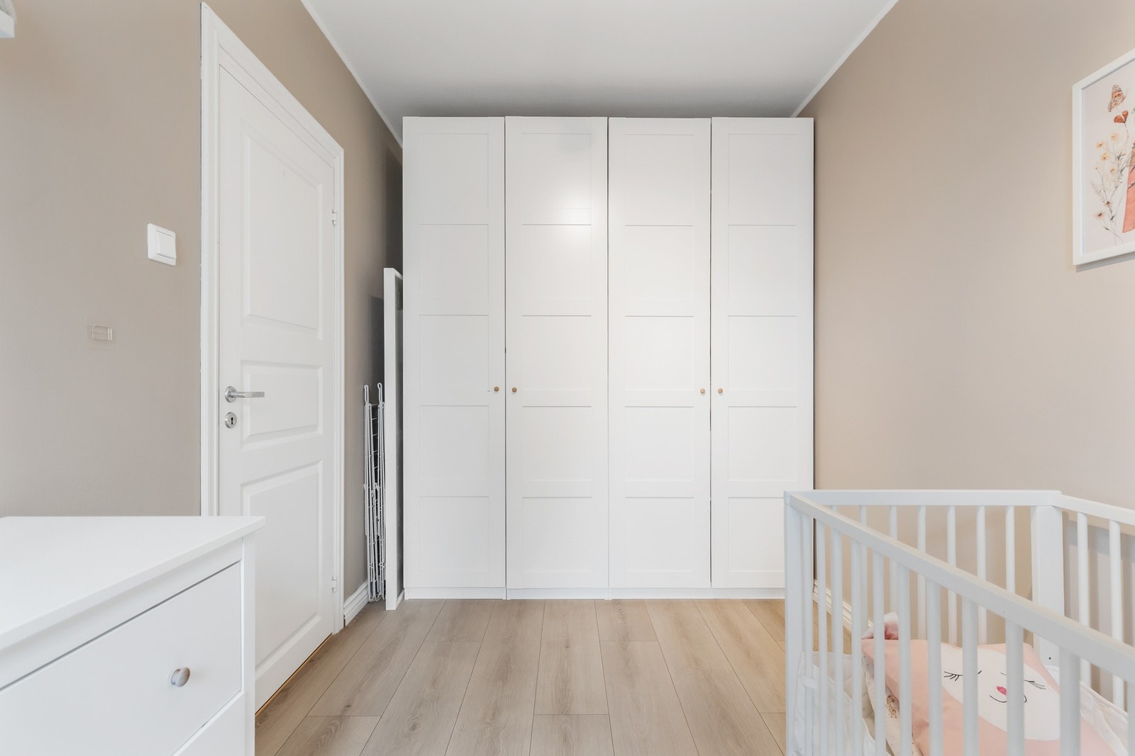 Soverom 2 med garderobeskap Galleribilde