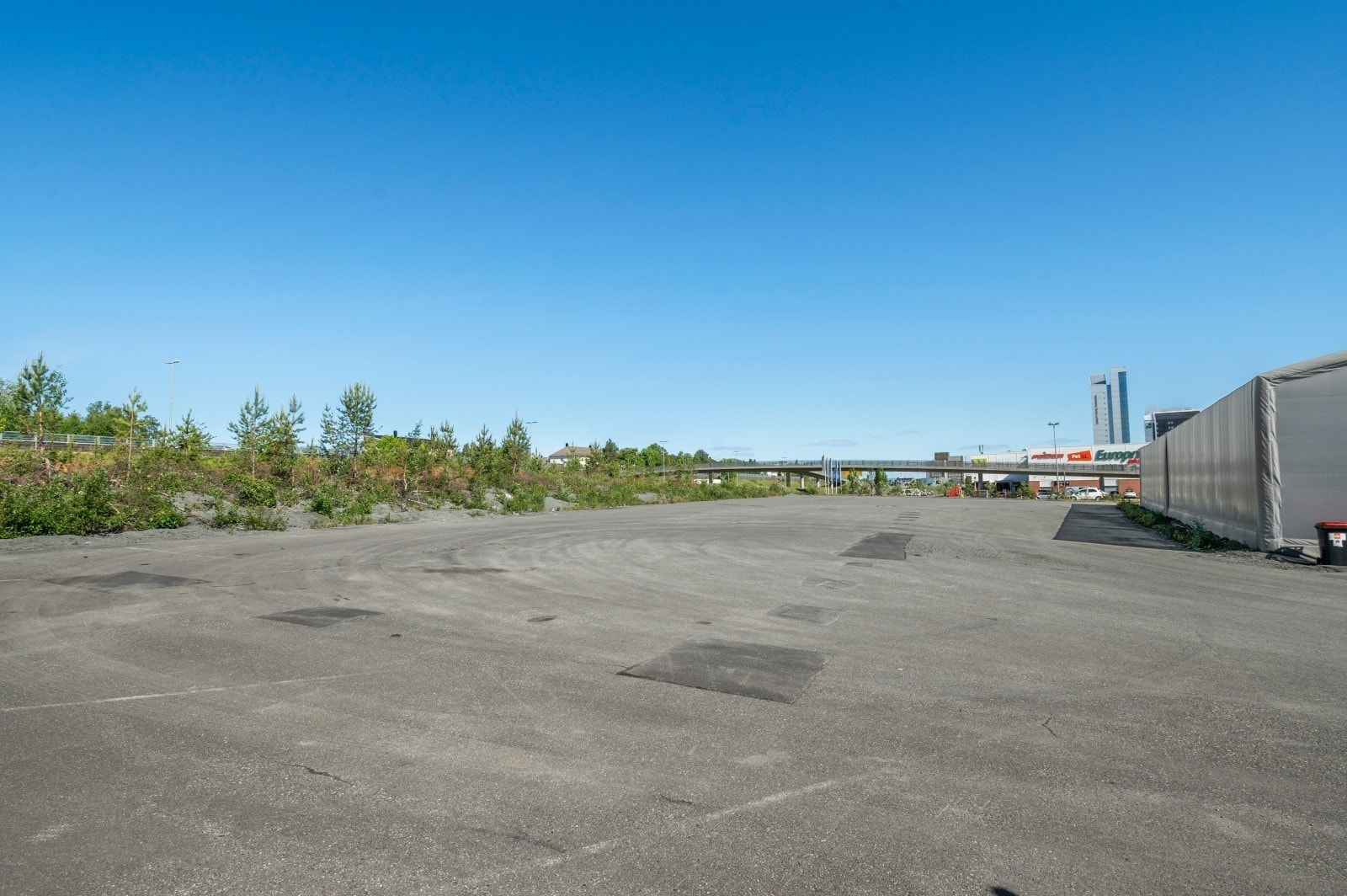 Opparbeidet uteareal med muligheter for inngjerding av området. Galleribilde