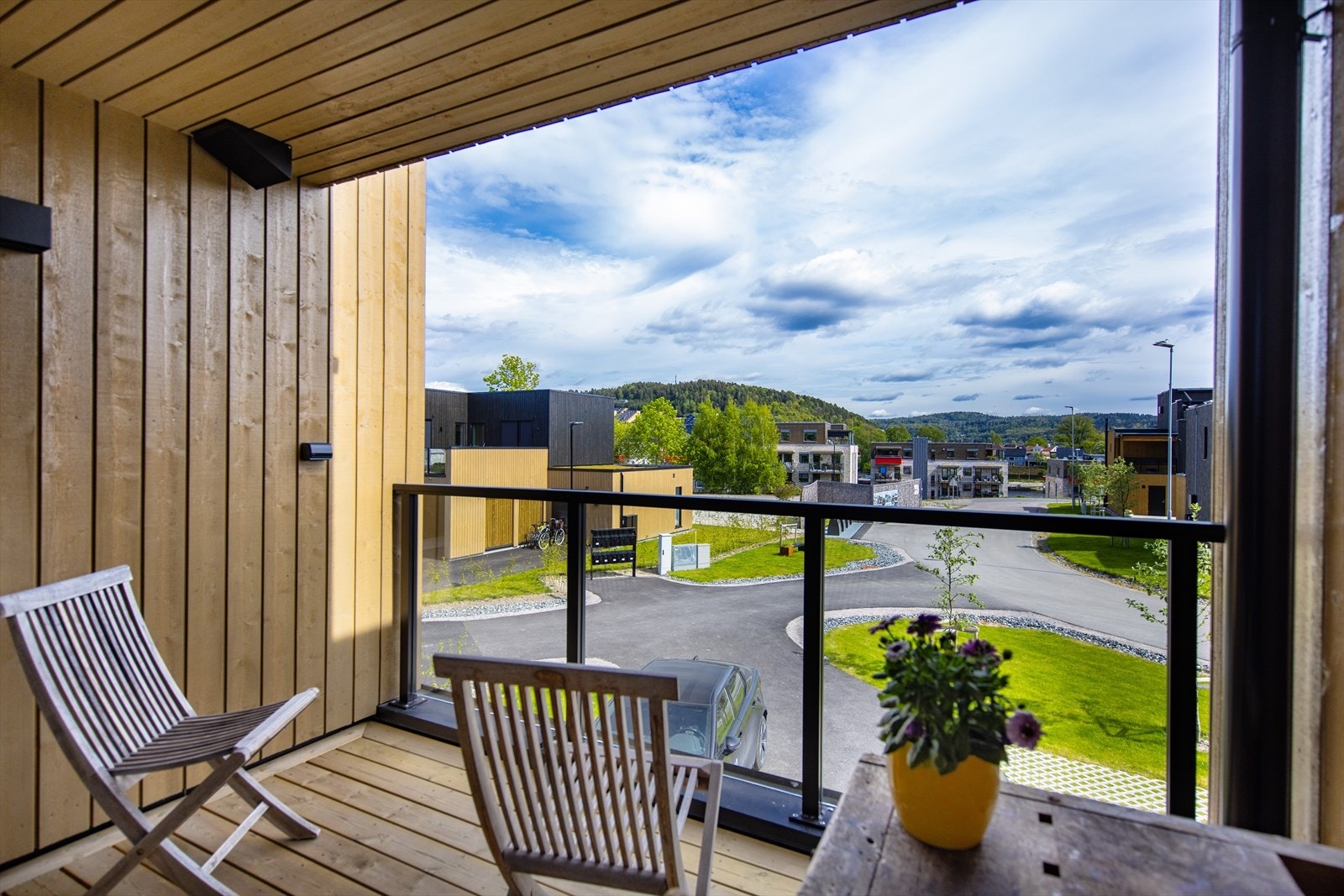 Fint utsyn fra balkongen med utsyn til elven. Galleribilde