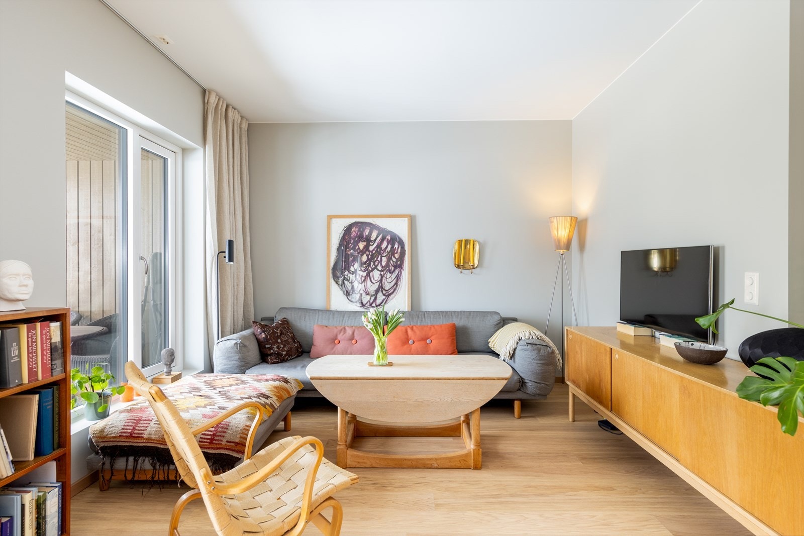 Det er installert kabel-tv og internett som er inkludert i de oppgitte felleskostnadene. Galleribilde