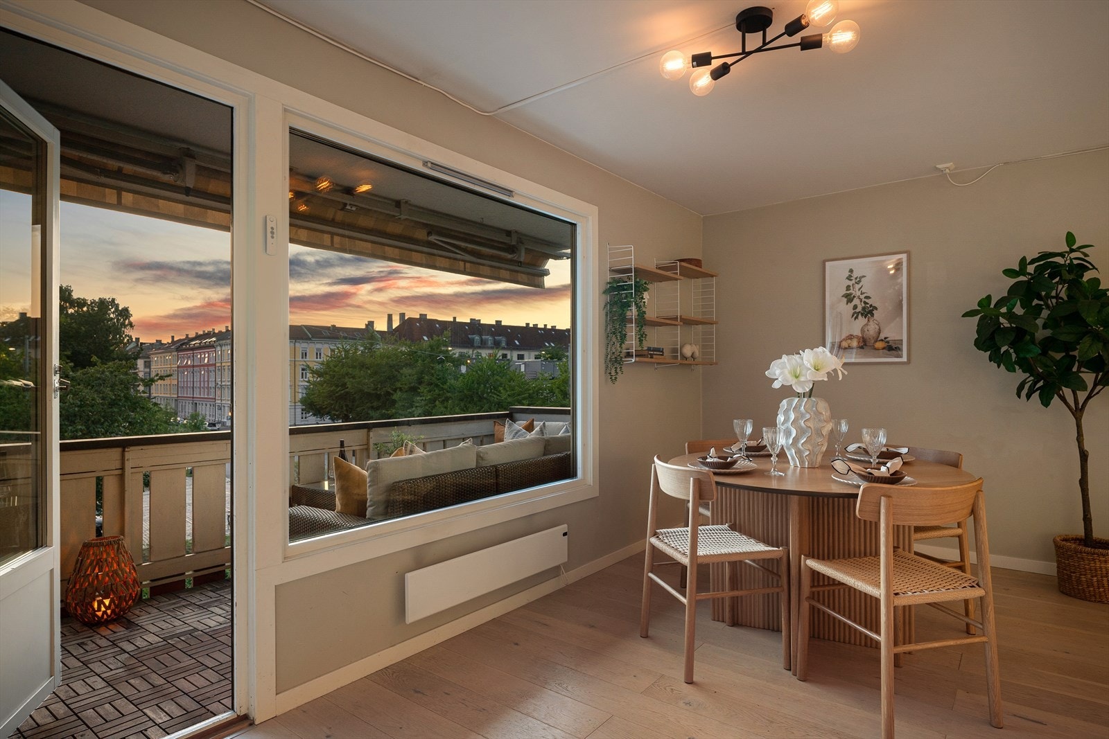 Vidar Krogsæter v/DNB Eiendom ønsker velkommen til en svært lys og romslig 3-roms ved Torshovparken! Galleribilde