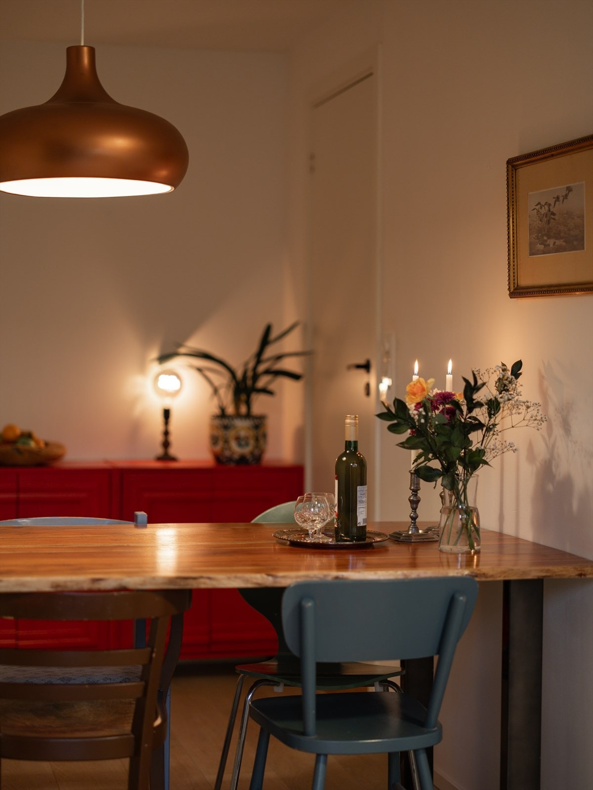 Her er det god plass til spisebord hvor du kan nyte måltid både til hverdags og fest Galleribilde