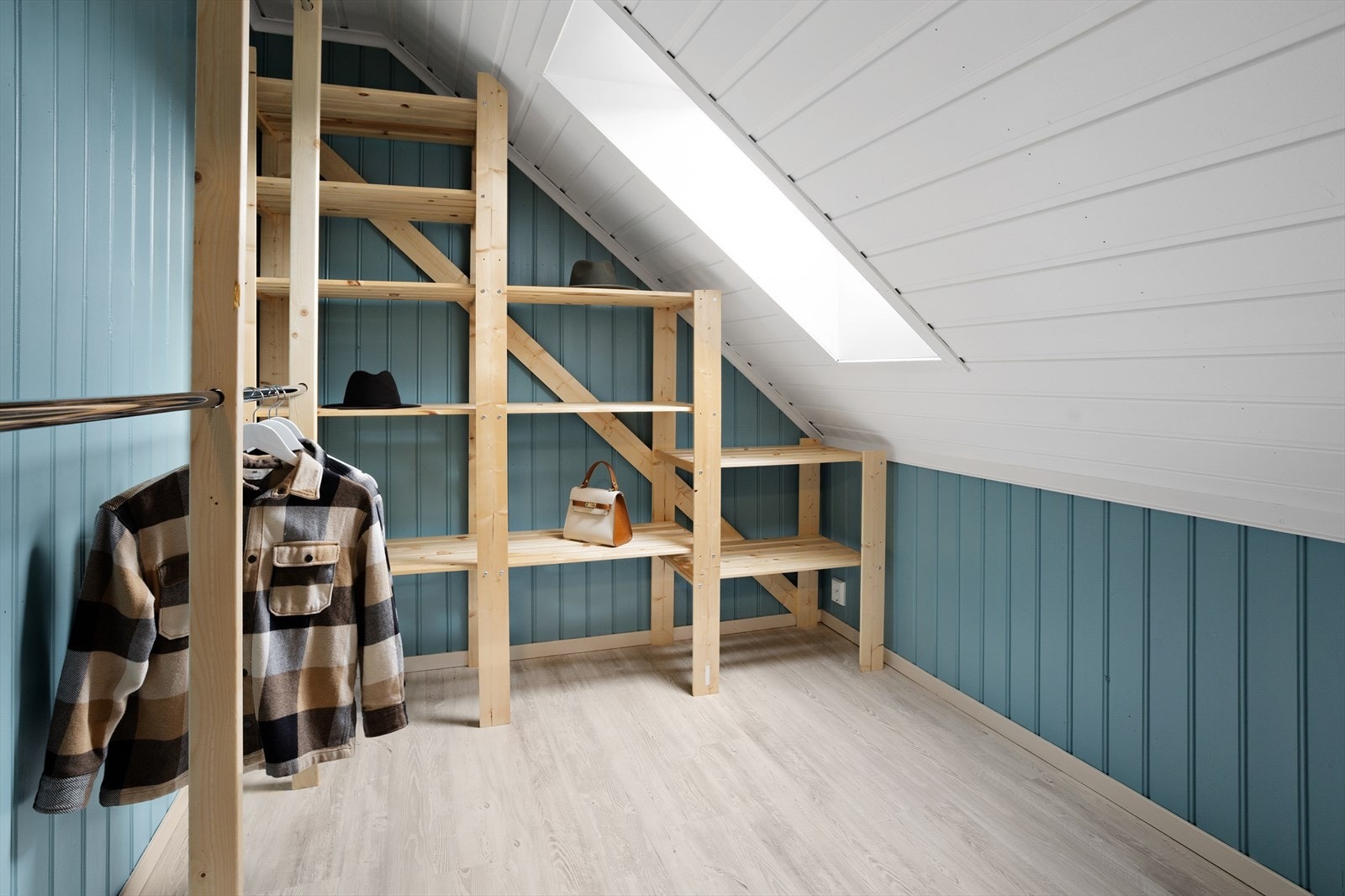 Garderoberom som også kan brukes som et fjerde soverom. Her er det også røroppføring dersom det er ønskelig å lage et ekstra bad. Galleribilde