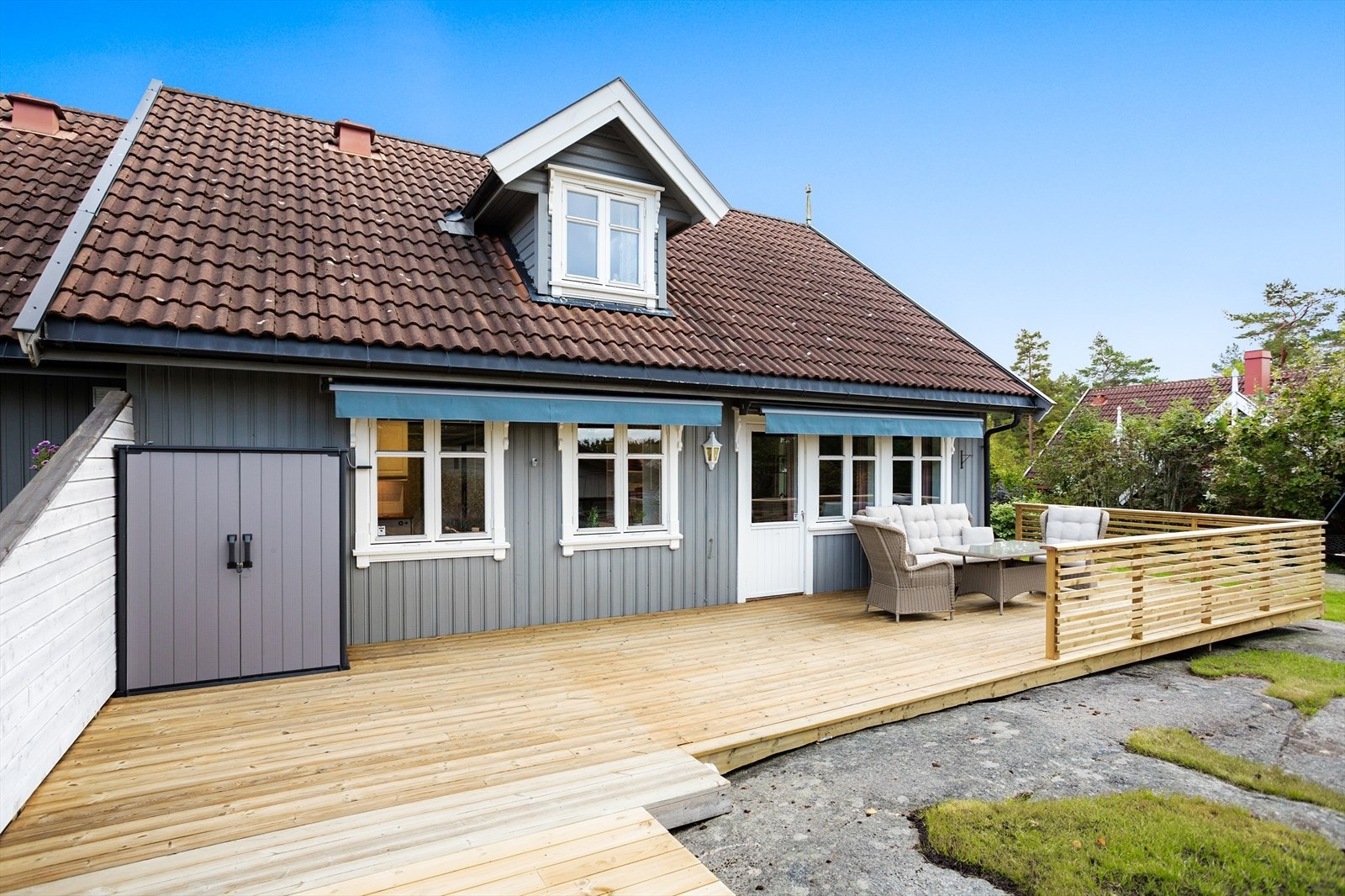 Her får du en super terrasse med utgang fra stuen. Galleribilde