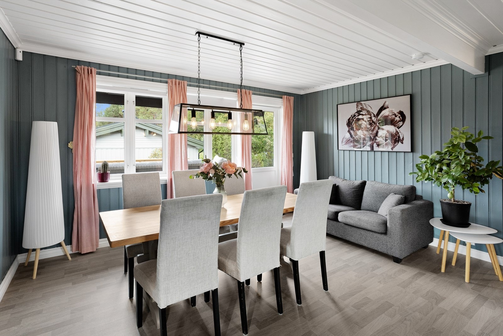 Herfra er det utgang til terrasse og hage. Galleribilde