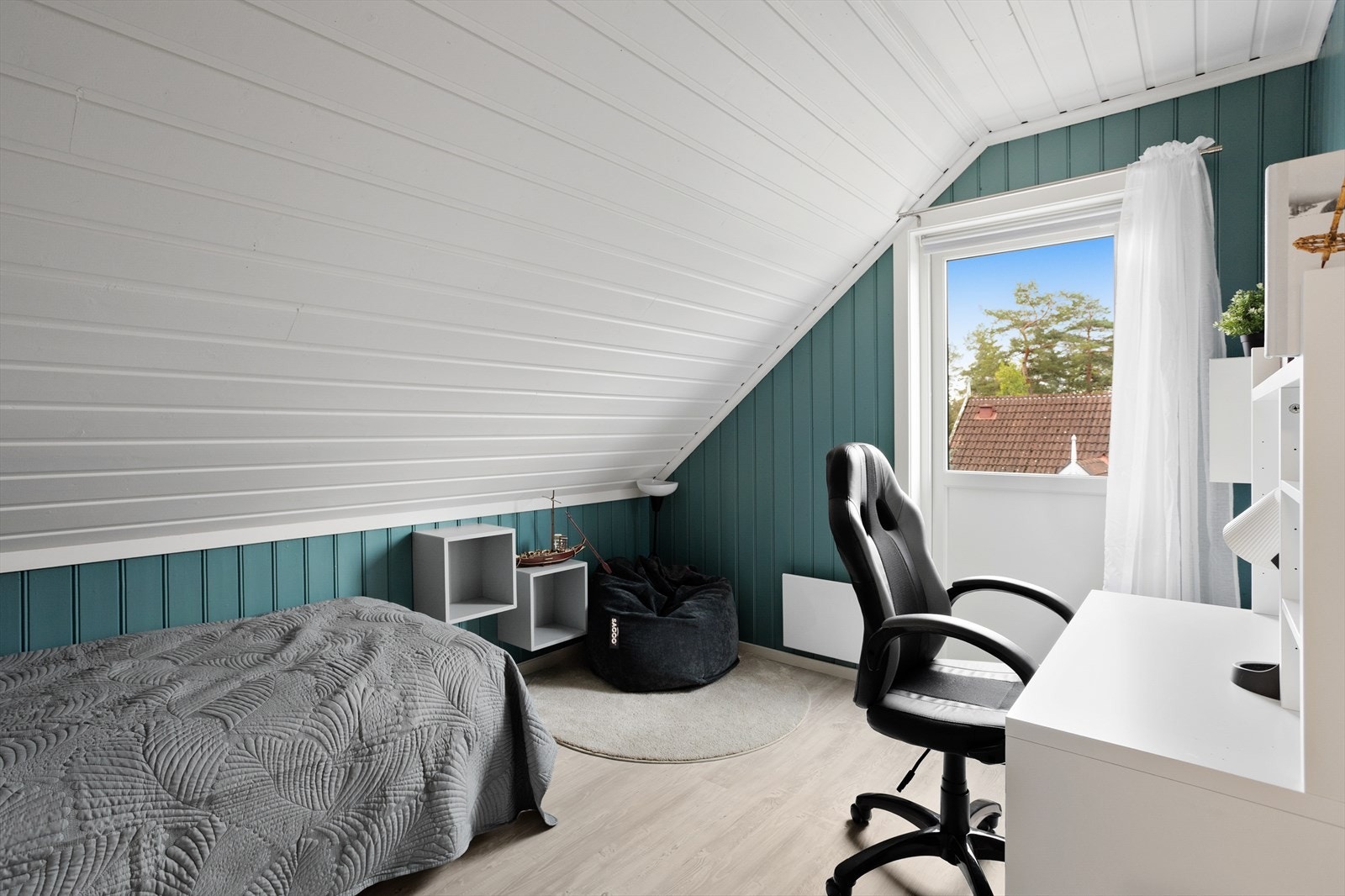 Soverom 3 med utgang til balkong mot syd Galleribilde