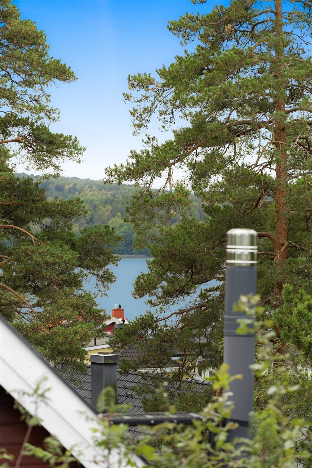 Sjøgløtt fra balkongen i 2. etg. Galleribilde