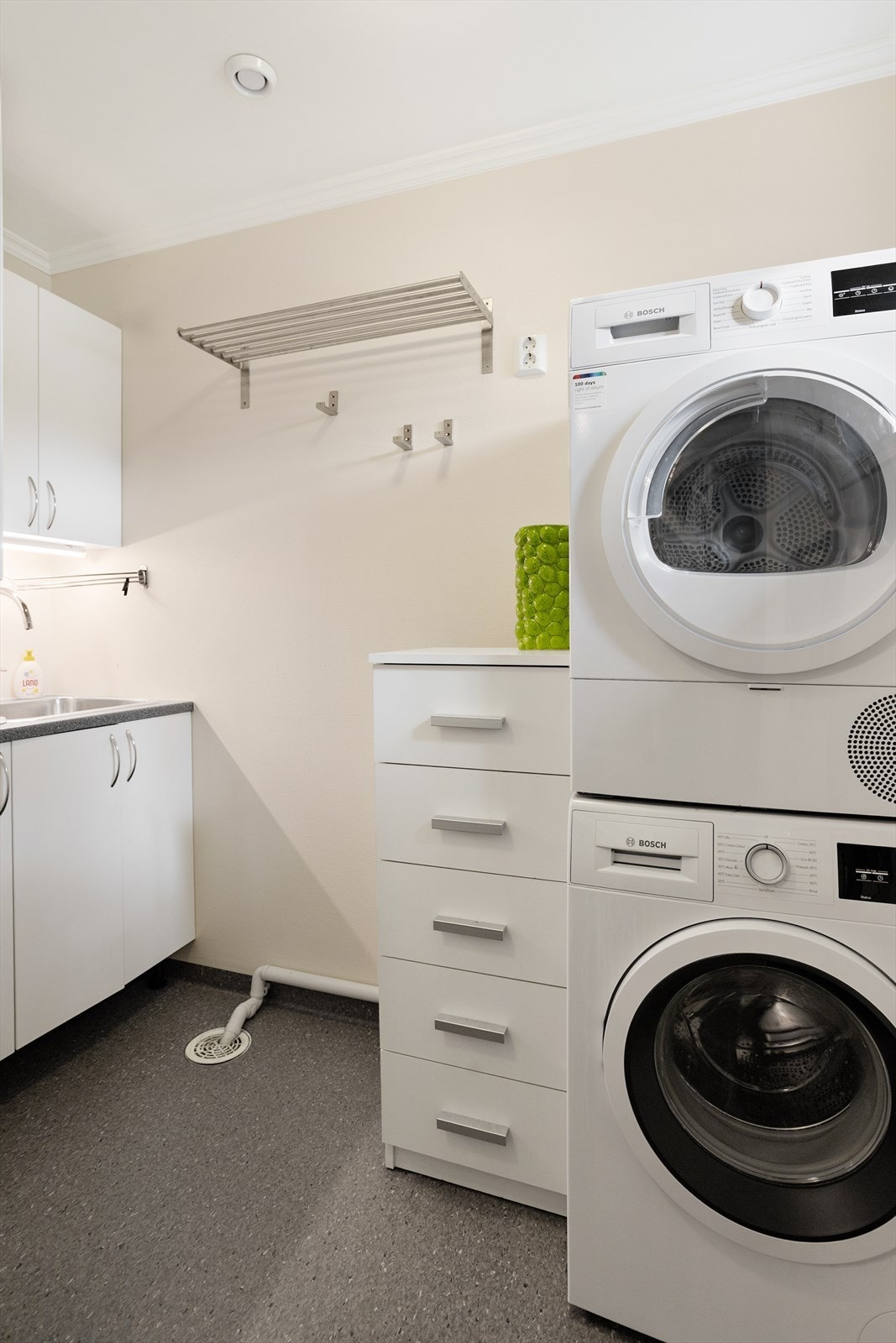 Vaskerommet ligger i forbindelse med yttergangen - noe som anses som svært praktisk i hverdagen. Galleribilde