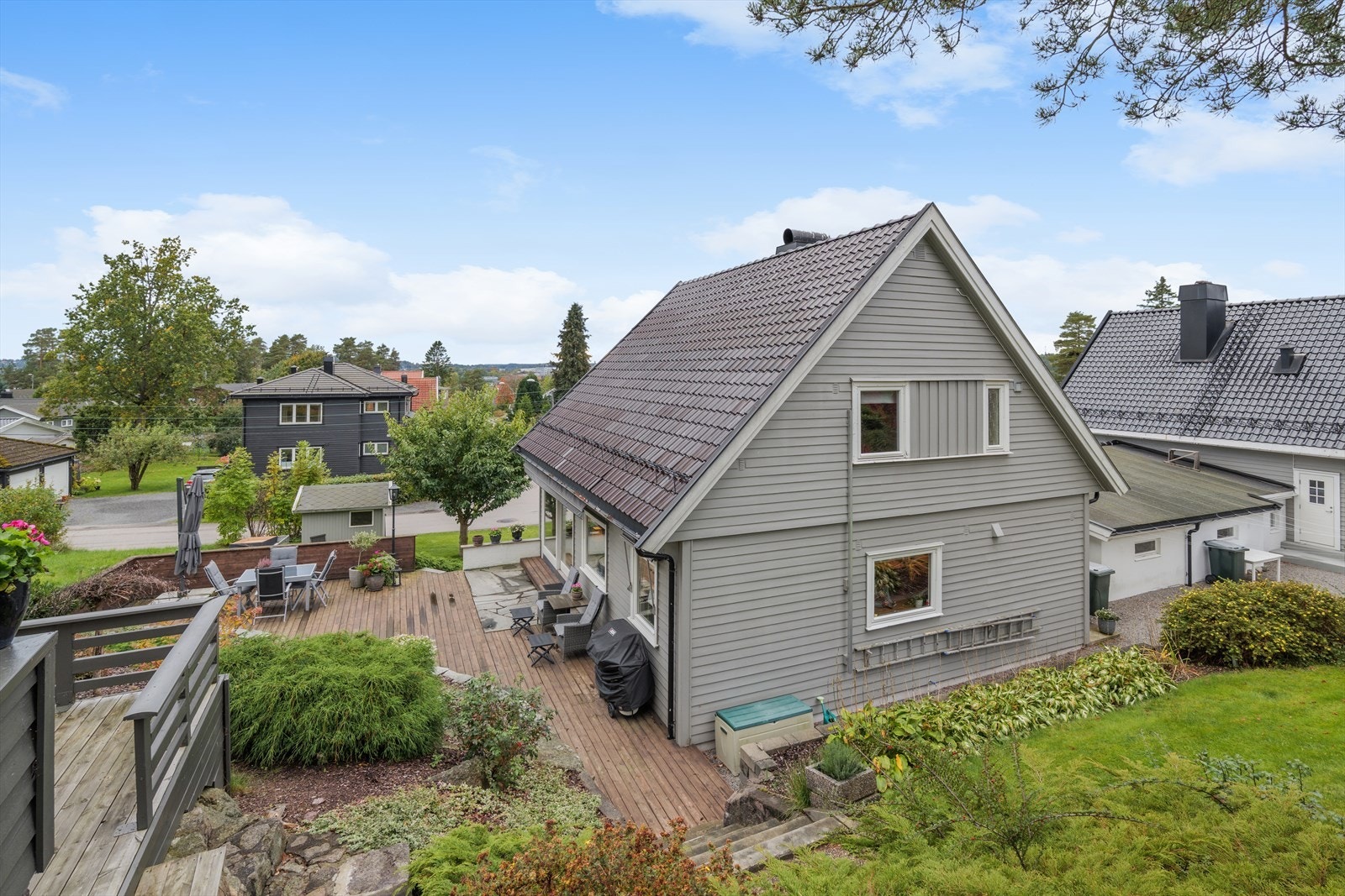 Velstelt og fin hage. Galleribilde