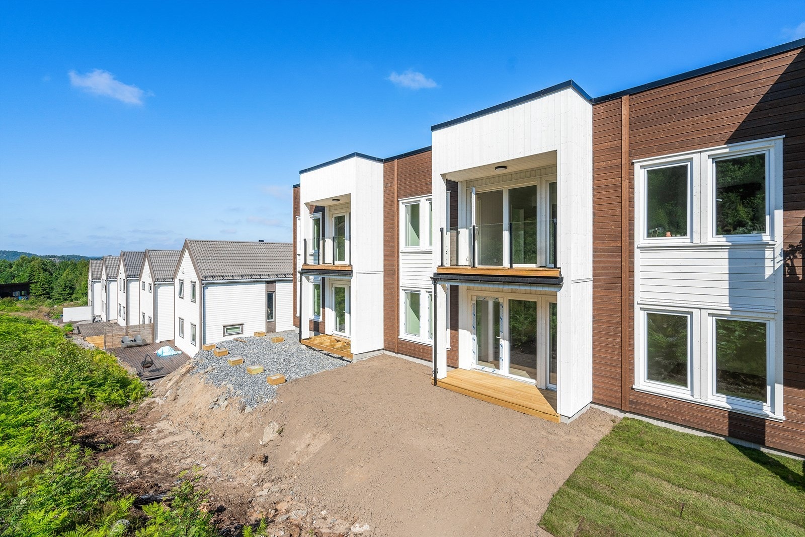 Illustrasjonsfoto fra tilsvarende boligprosjekt som er bygget. Leilighet 102 ligger midt i bygget i 1. etg. Galleribilde