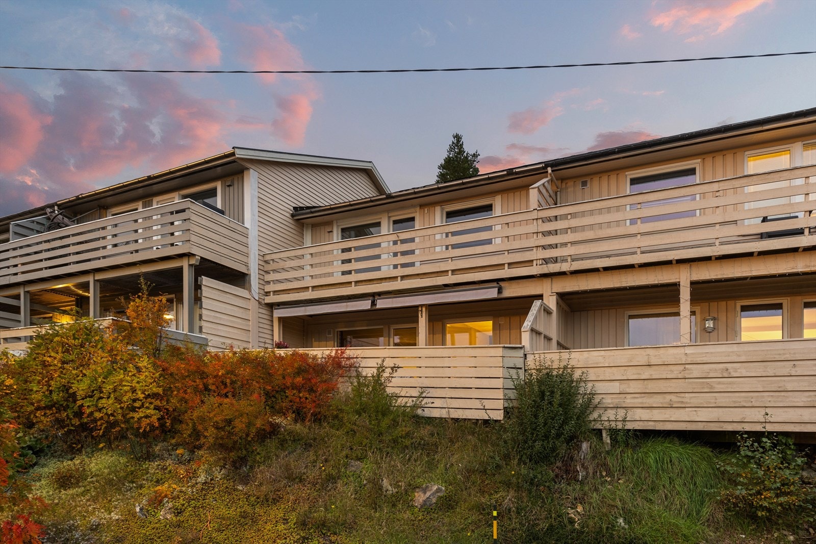 Dette er en lettstelt og fin 2-roms selveierleilighet i rekkehusbebyggelse beliggende på Stenseth i Krokstadelva Galleribilde