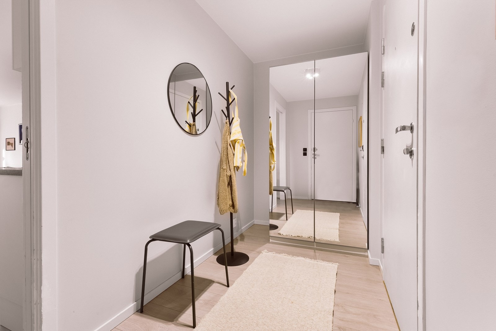 Med dør-calling slipper du gjestene enkelt inn fra gateplan. Galleribilde