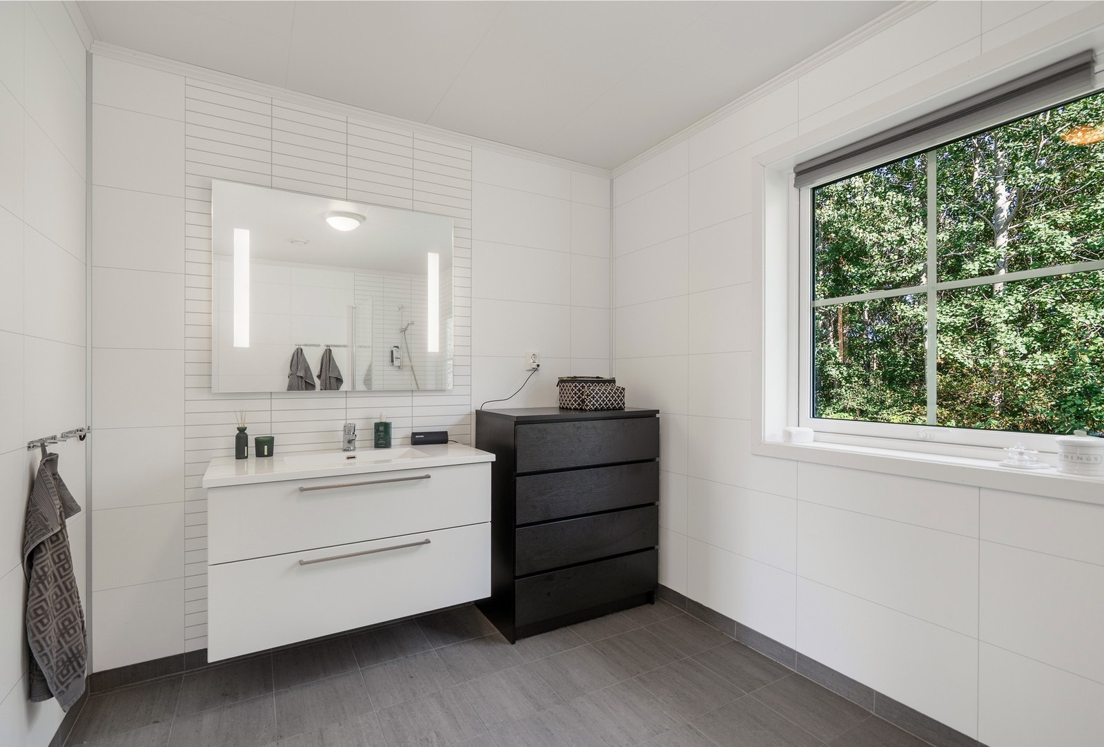 Bad. Lyst og åpent. Galleribilde