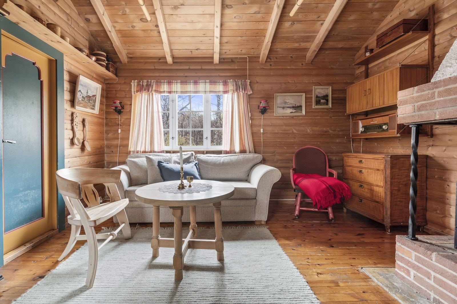 Trivelig peisestue. Galleribilde