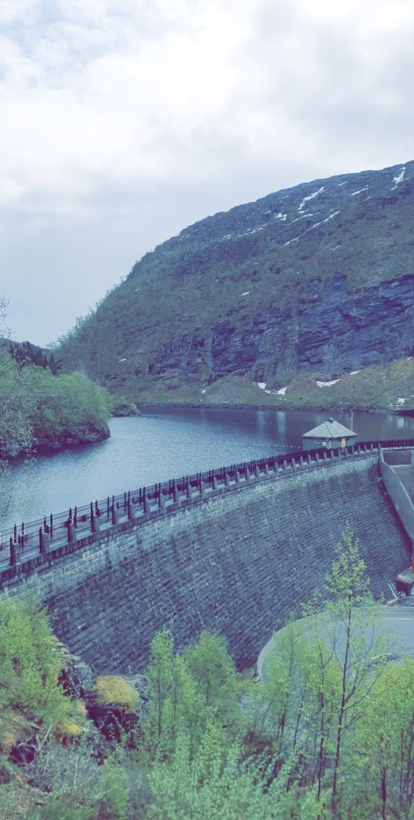 Selgers eget bilde. Storefossen ser man på vei opp til hytten fra Bergen/Dalekvam. Galleribilde