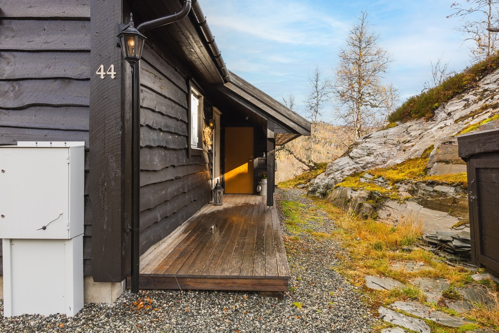 På sommerstid kan man kjøre helt til hytten Galleribilde