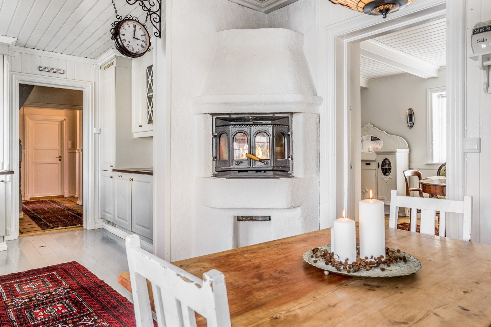 Her kan gjestene slappe av ved bordet mens du klagjør hovedretten. Galleribilde