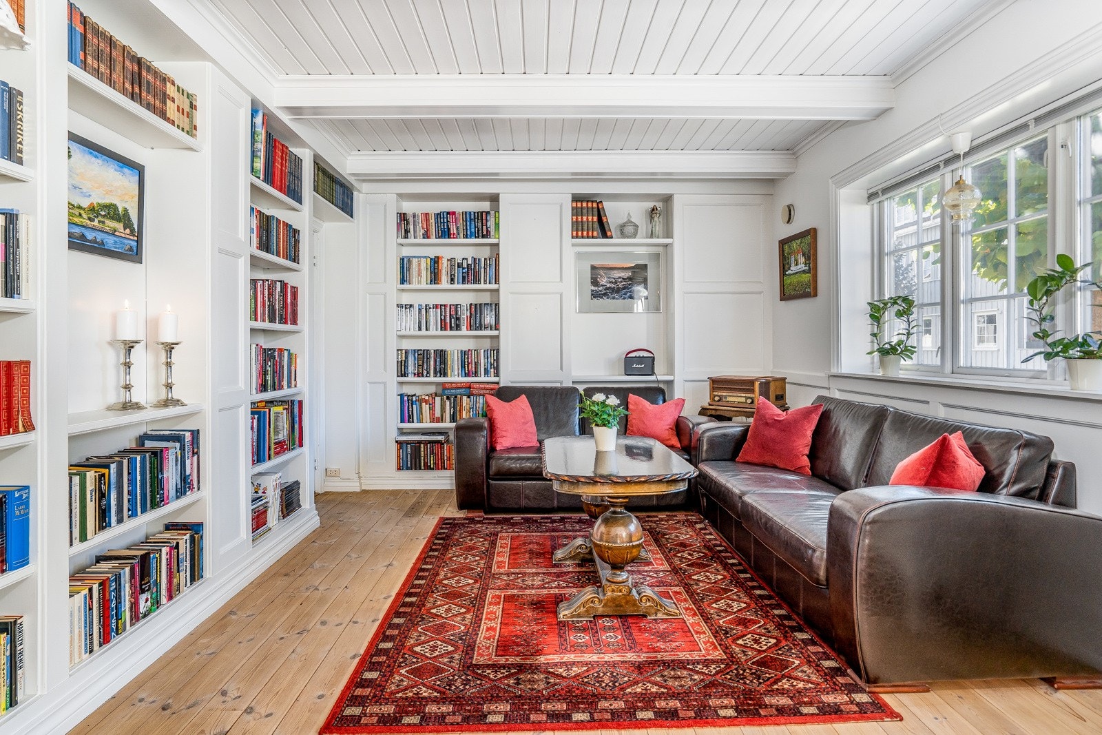 Boligen er et eldre trehus opprinnelig fra 1888 som senere har blitt tilbygget og oppgradert til slik det fremstår i dag. Galleribilde