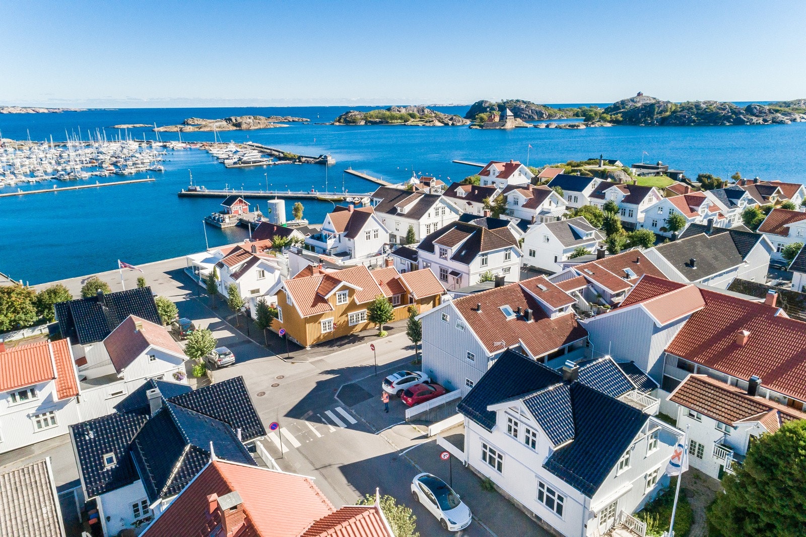 Dette er en sjarmerende og velholdt enebolig midt i Stavern med rusleavstand til brygga. Galleribilde