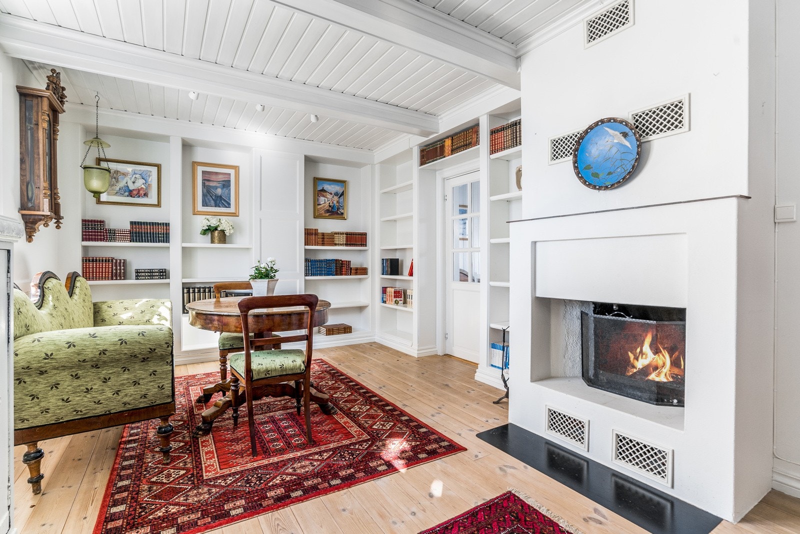 I moderniseringen som er utført, har man lykkes i å bevare eiendommens uttrykk - dette er blitt en både praktisk og trivelig bolig. Galleribilde