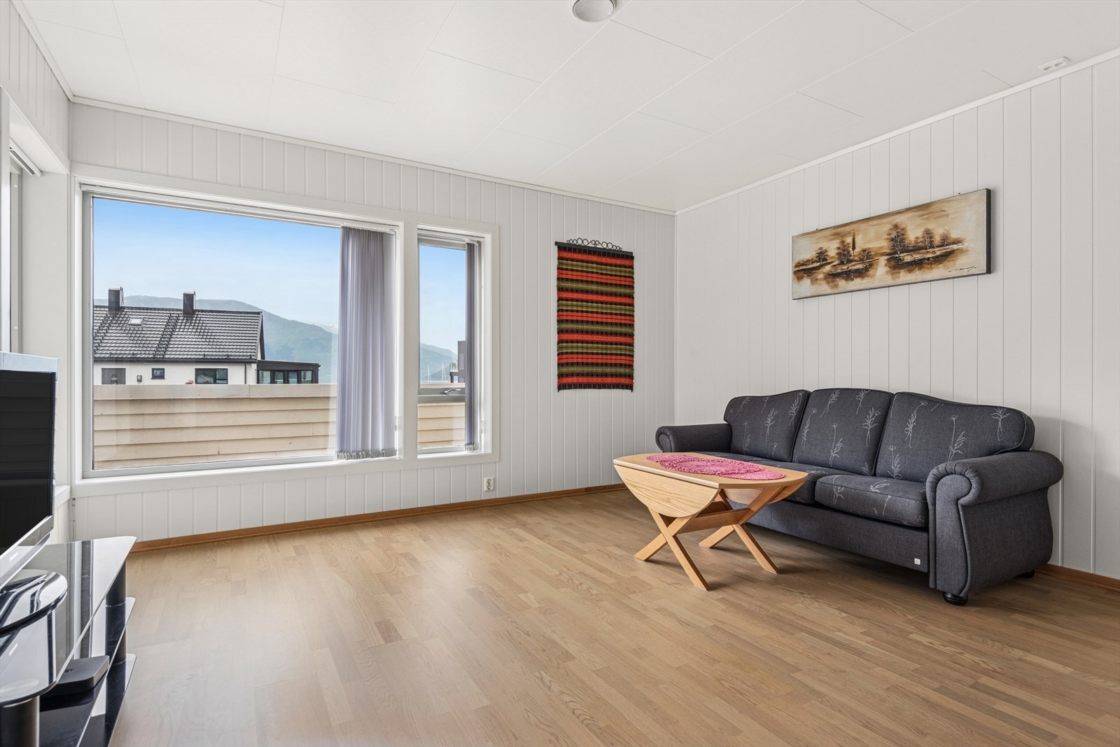 Stuen er perfekt for sosiale sammenkomster og koselige stunder. Galleribilde