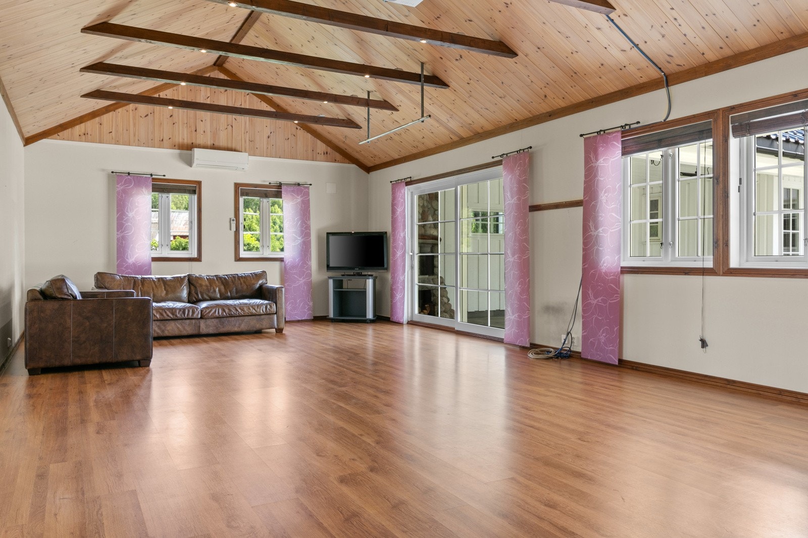 Hedrumveien 2360 - 42 Galleribilde