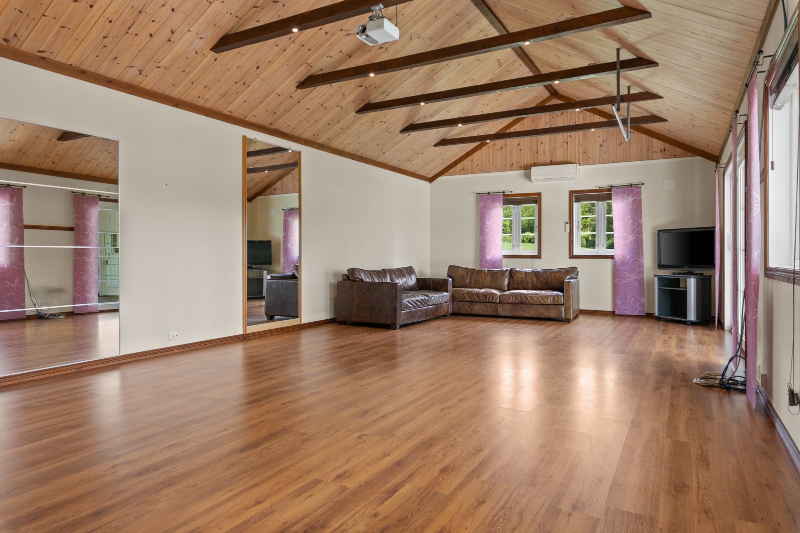 Hedrumveien 2360 - 43 Galleribilde