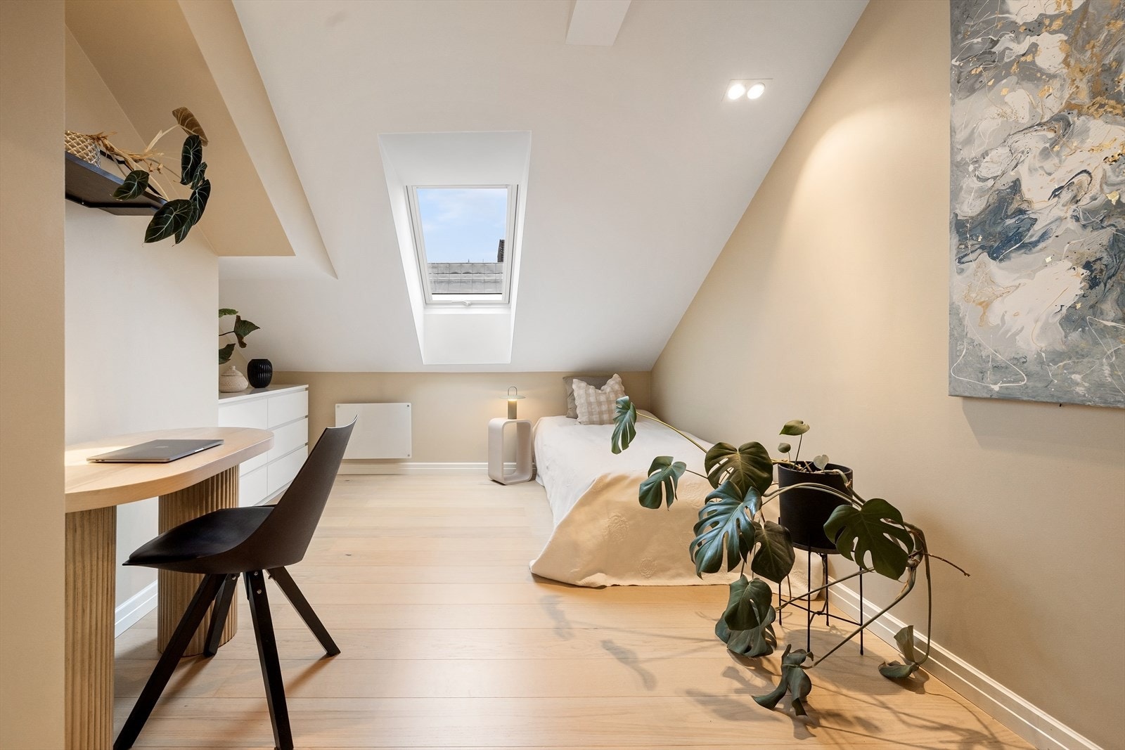 Soverom 2 passer godt som barnerom, gjesterom eller hjemmekontor. Galleribilde