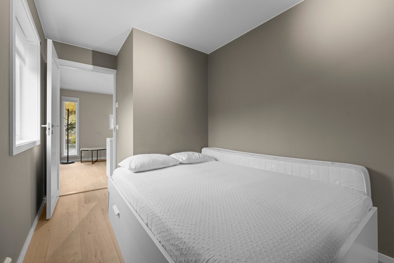 Soverommet i hybeldelen har god størrelse og tilstrekkelig med lys, og egner seg godt som fast oppholdsrom. Galleribilde