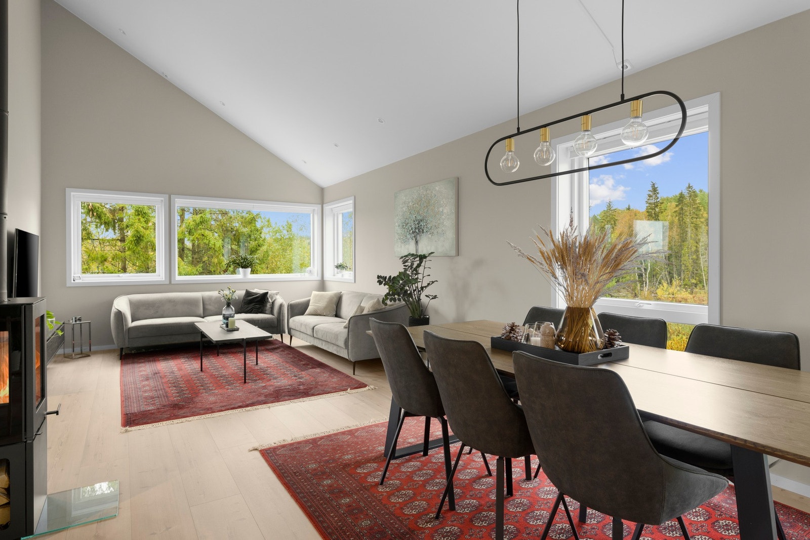 God plass til flere sosial og spisegrupper. Galleribilde