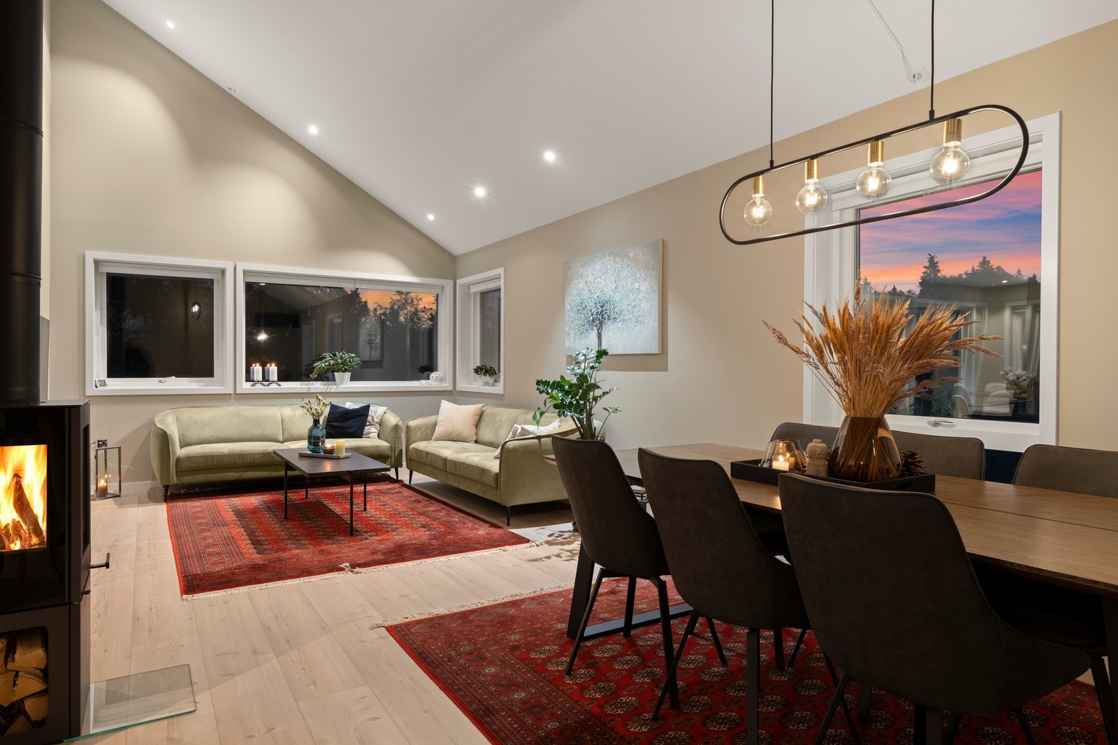 Balansert ventilasjonsanlegg bidrar til jevn temperatur og godt inneklima gjennom året. Galleribilde