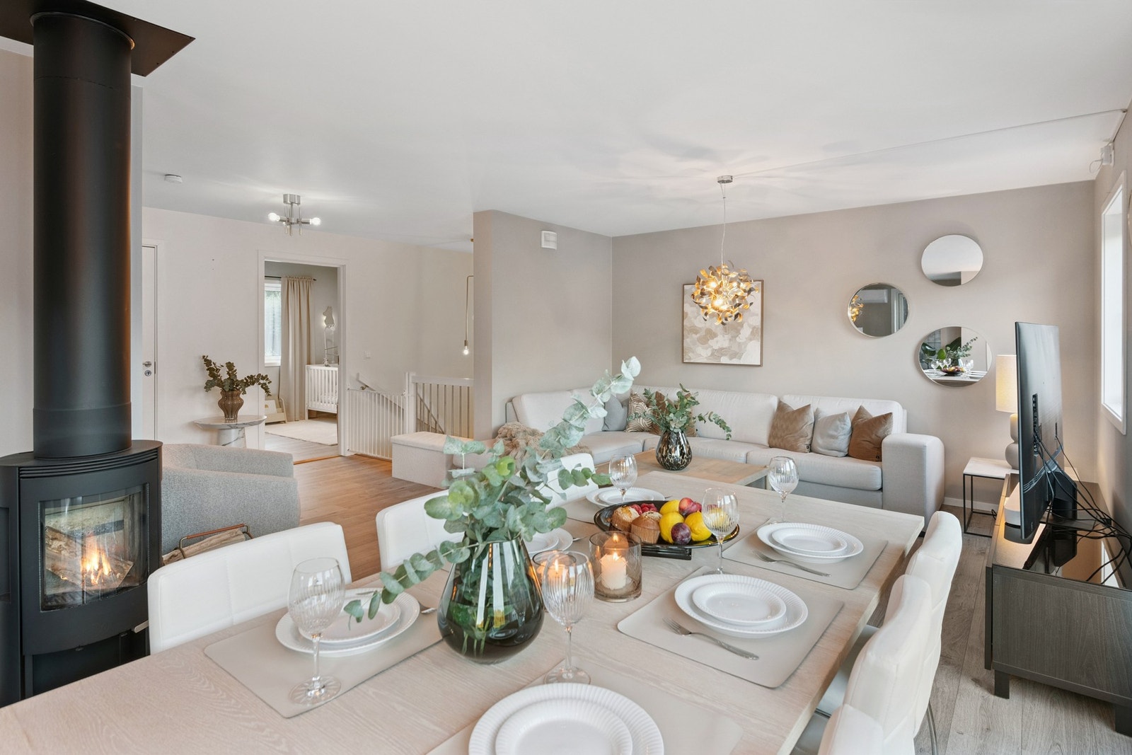 Stuen oppleves lys og innbydende Galleribilde