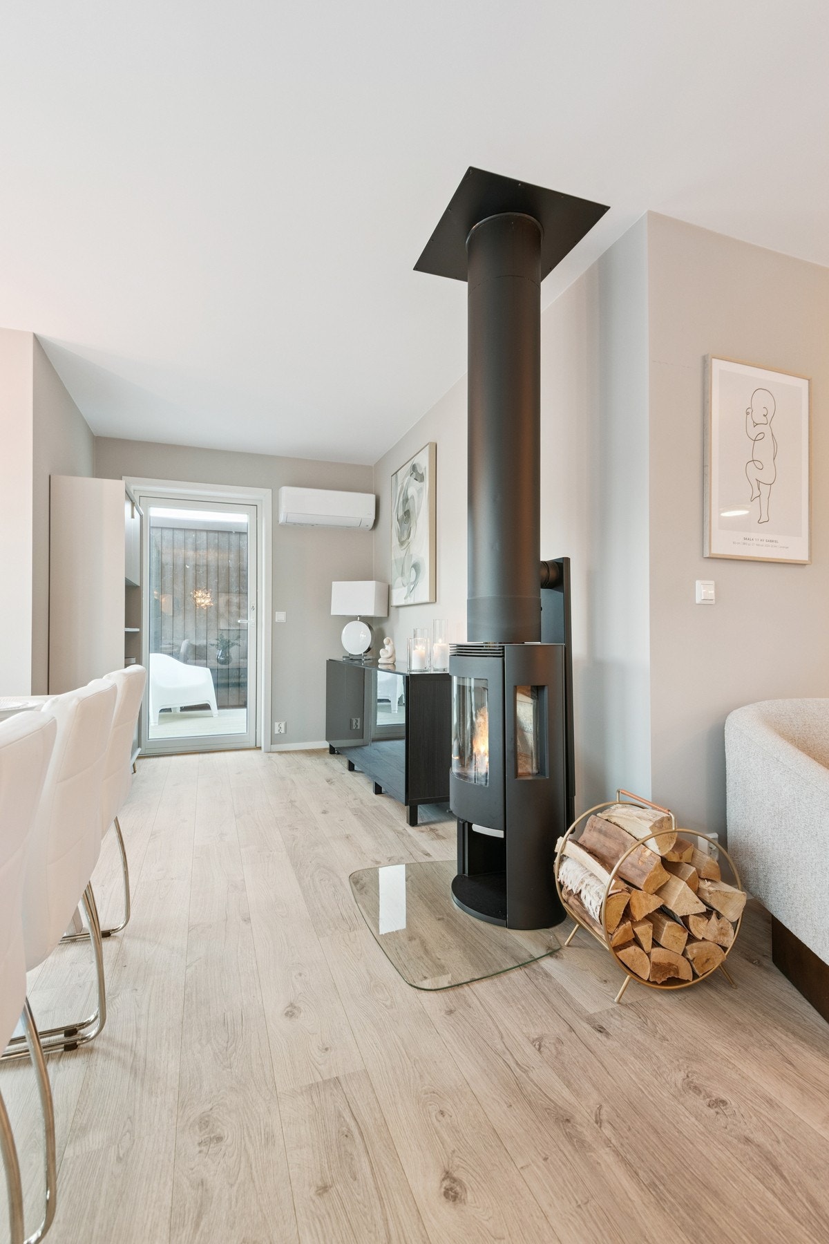 Fra stuen har man enkel adkomst til privat veranda. Galleribilde