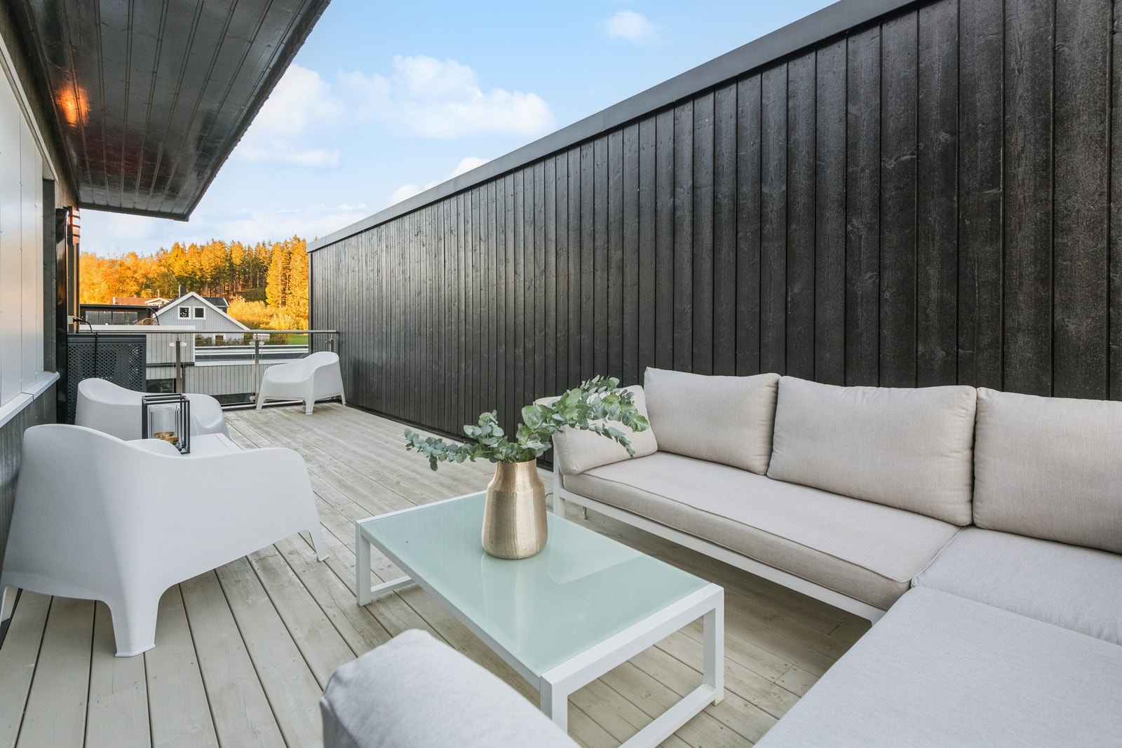 Takterrasse med god plass til møblering. Galleribilde