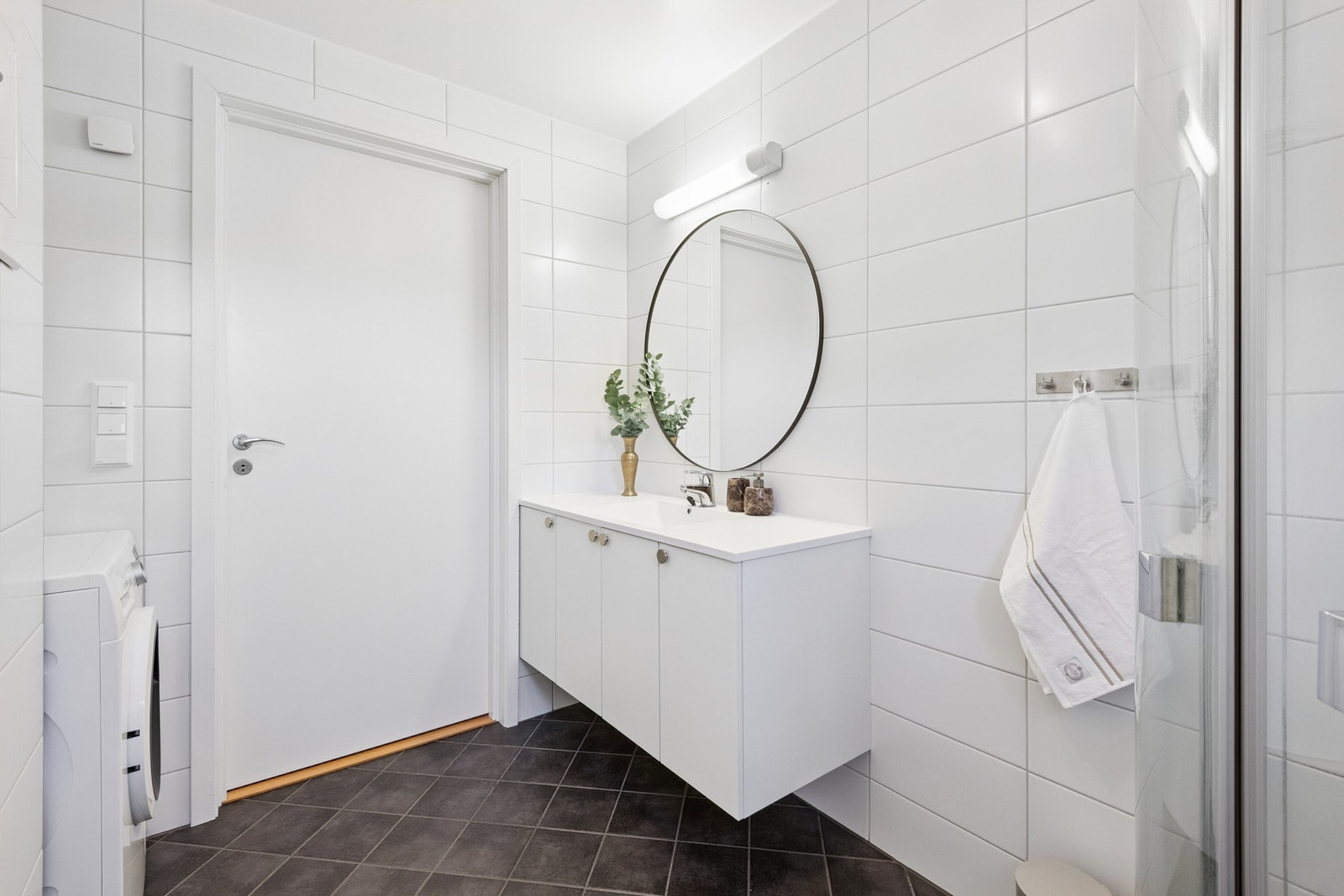 Badet har opplegg for vaskemaskin. Galleribilde