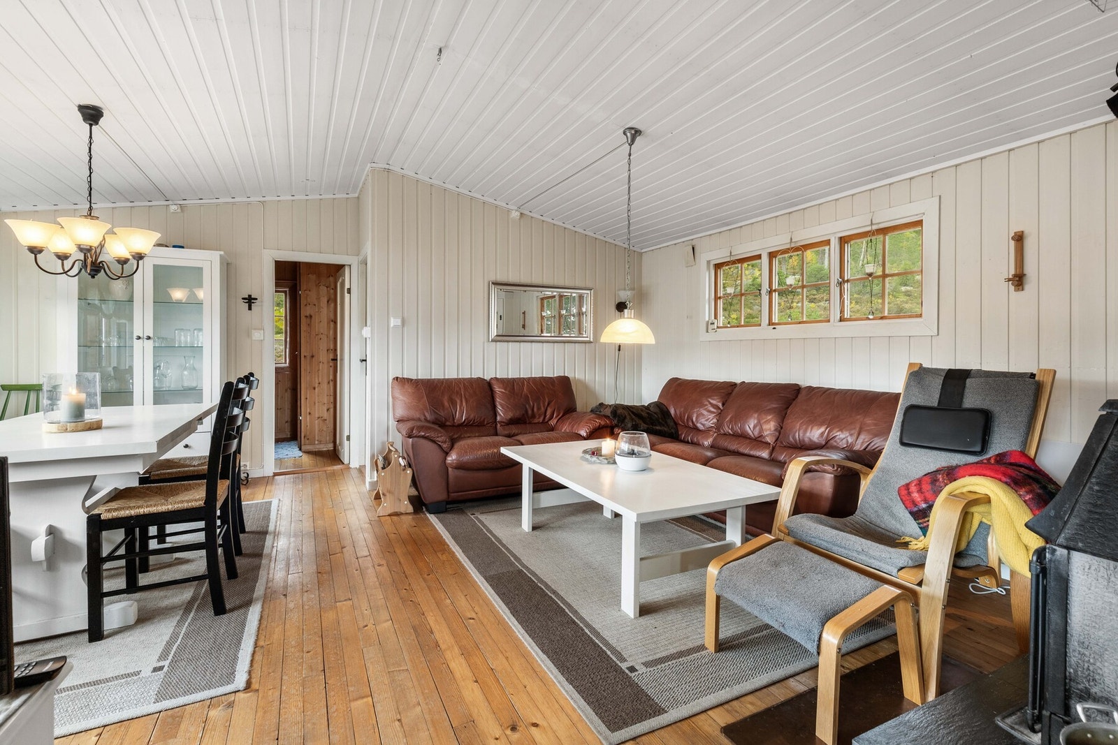 Trivelig oppholdsrom med plass til hele familien. Galleribilde