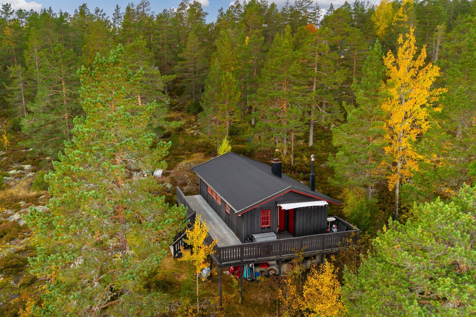 Klassisk hytte med terrasse på ca. 32 m². Galleribilde