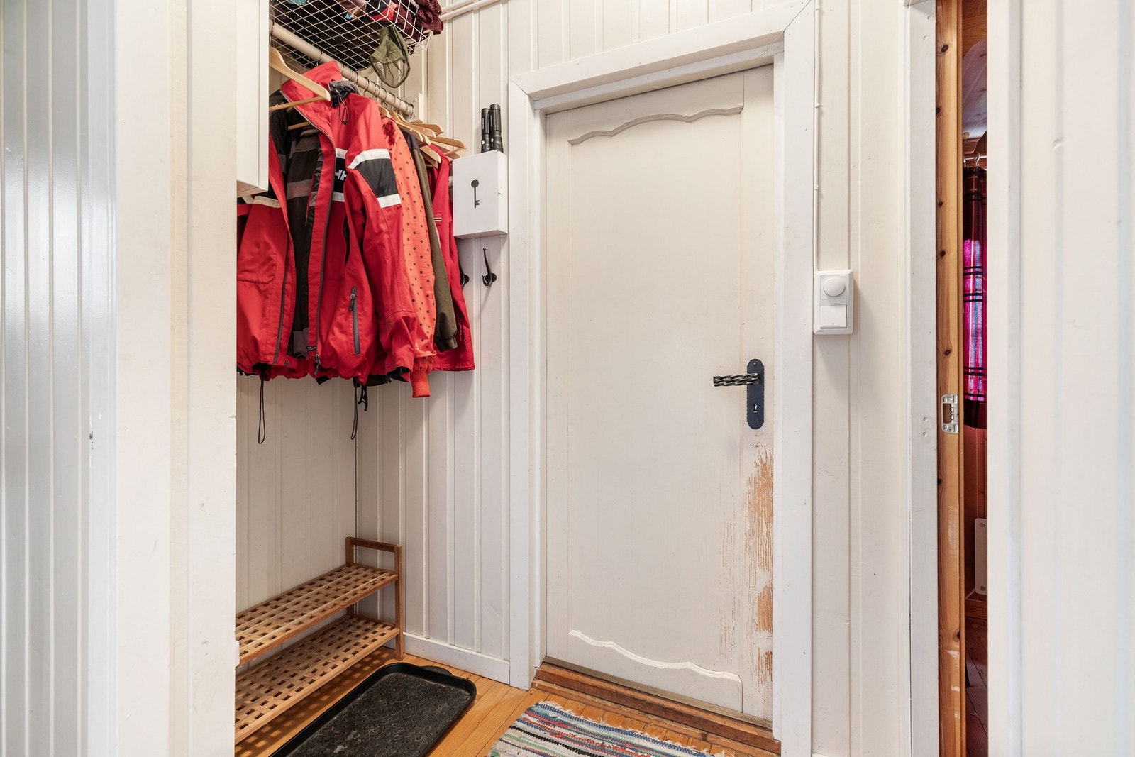 Lyst og innbydende inngangsparti. Galleribilde