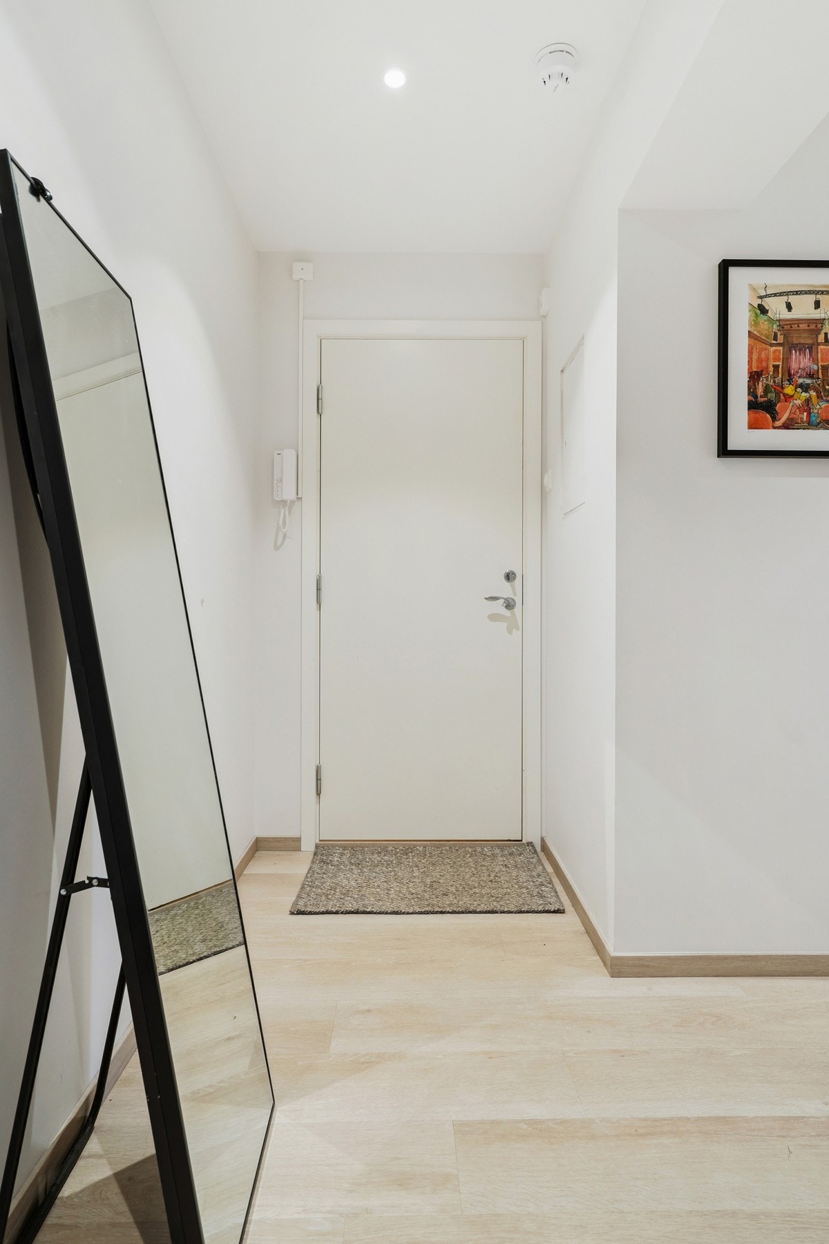 Velkommen inn - en lys og innbydende entré som gir et godt førsteinntrykk. Galleribilde