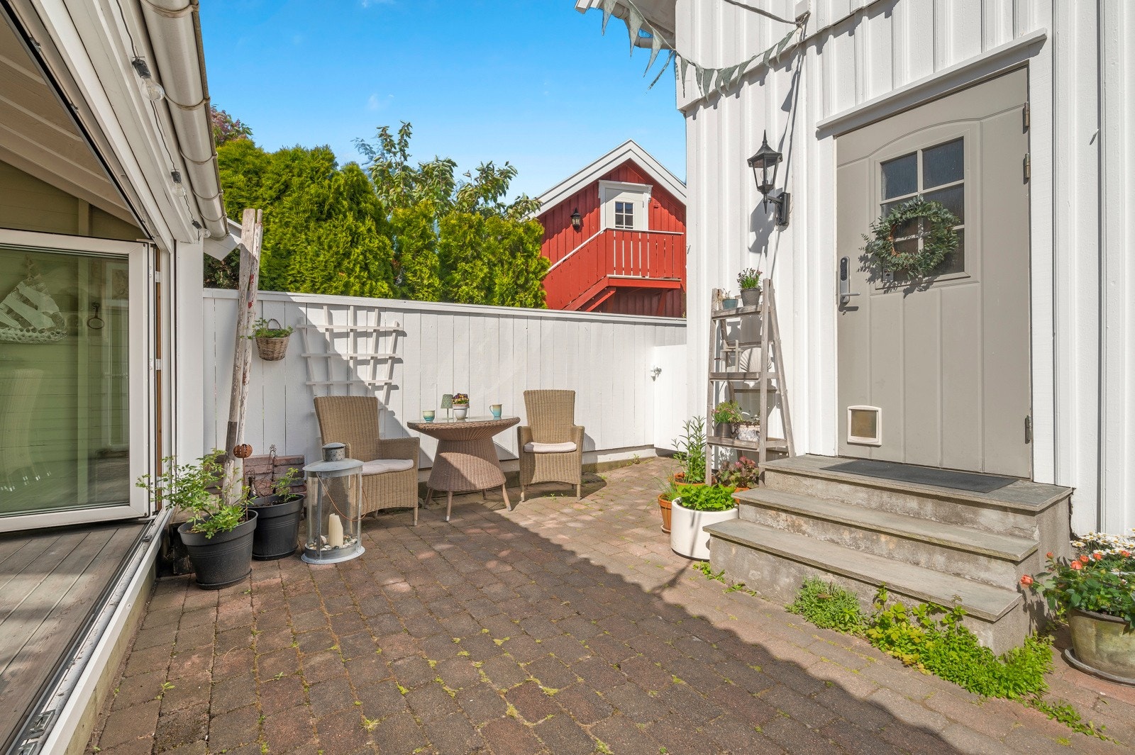 Uteplassen er skjermet og privat Galleribilde