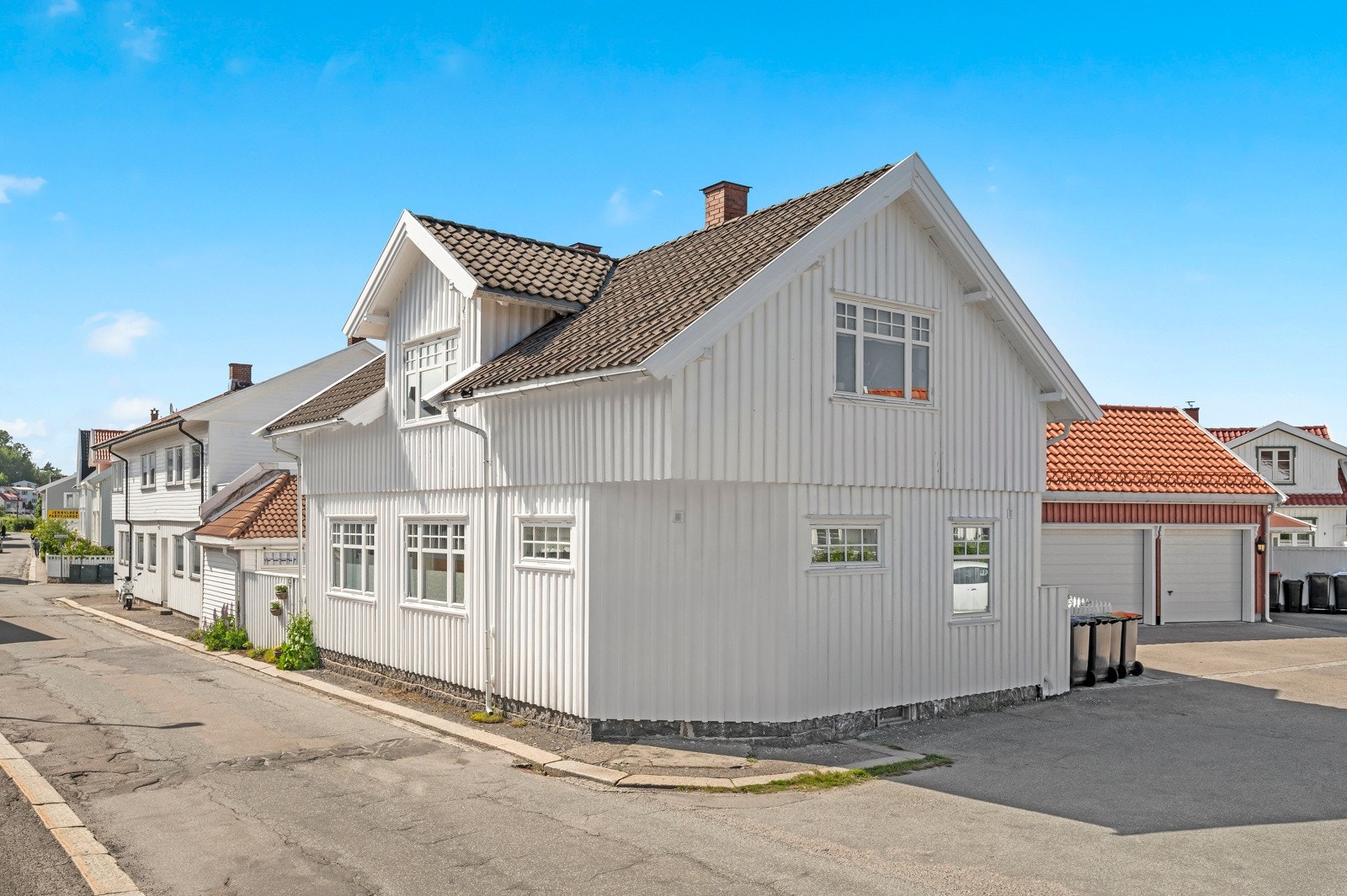 Dette er en sjarmerende eiendom beliggende i et meget attraktivt og idyllisk boligområde på Østre Halsen Galleribilde