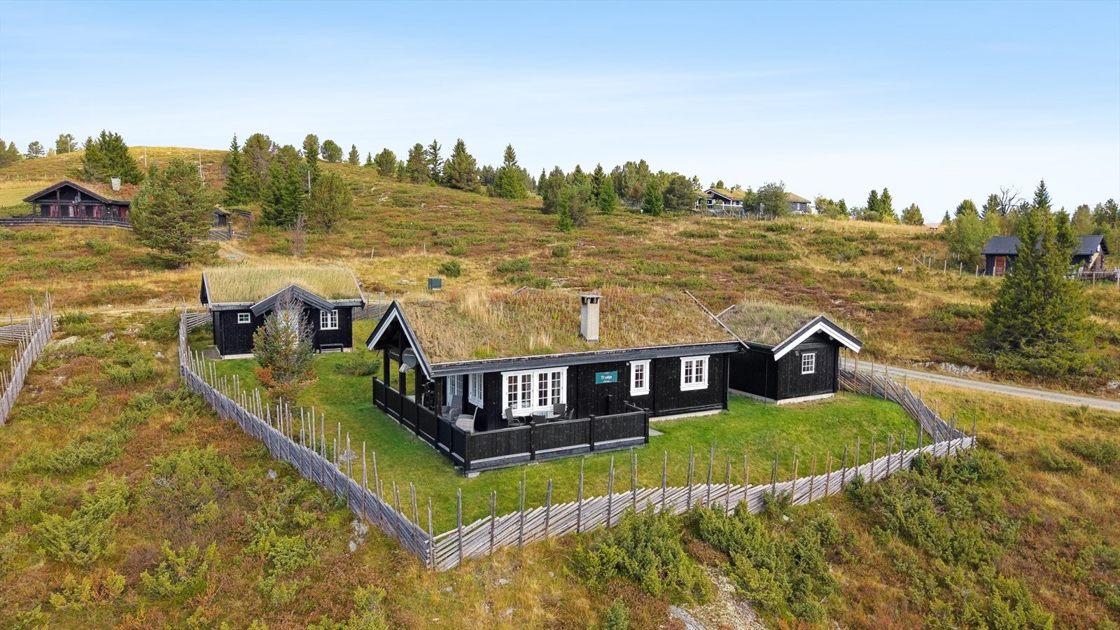 DNB Eiendom v/Ingrid Sunniva Bungum presenterer Blålyngråket 1! Velholdt tuntomt m/ hytte-anneks og bod Galleribilde